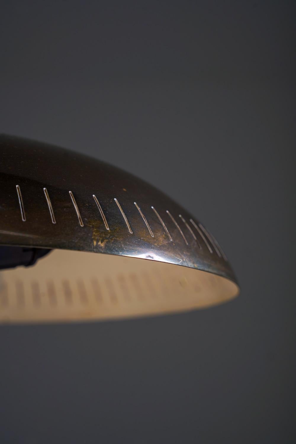 Schwedische moderne messing tischlampe by Böhlmarks (20. Jahrhundert) im Angebot