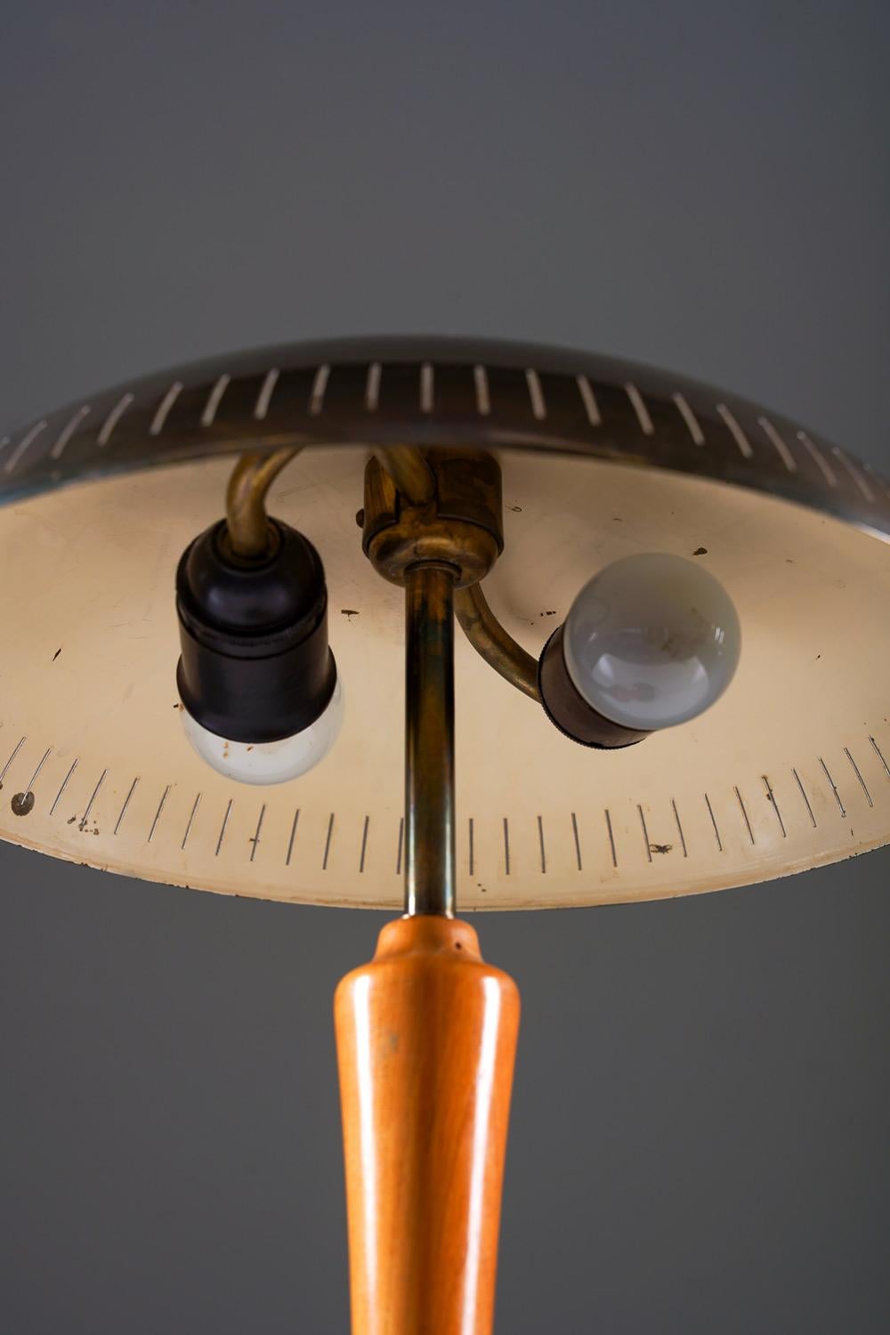 Schwedische moderne messing tischlampe by Böhlmarks im Angebot 1