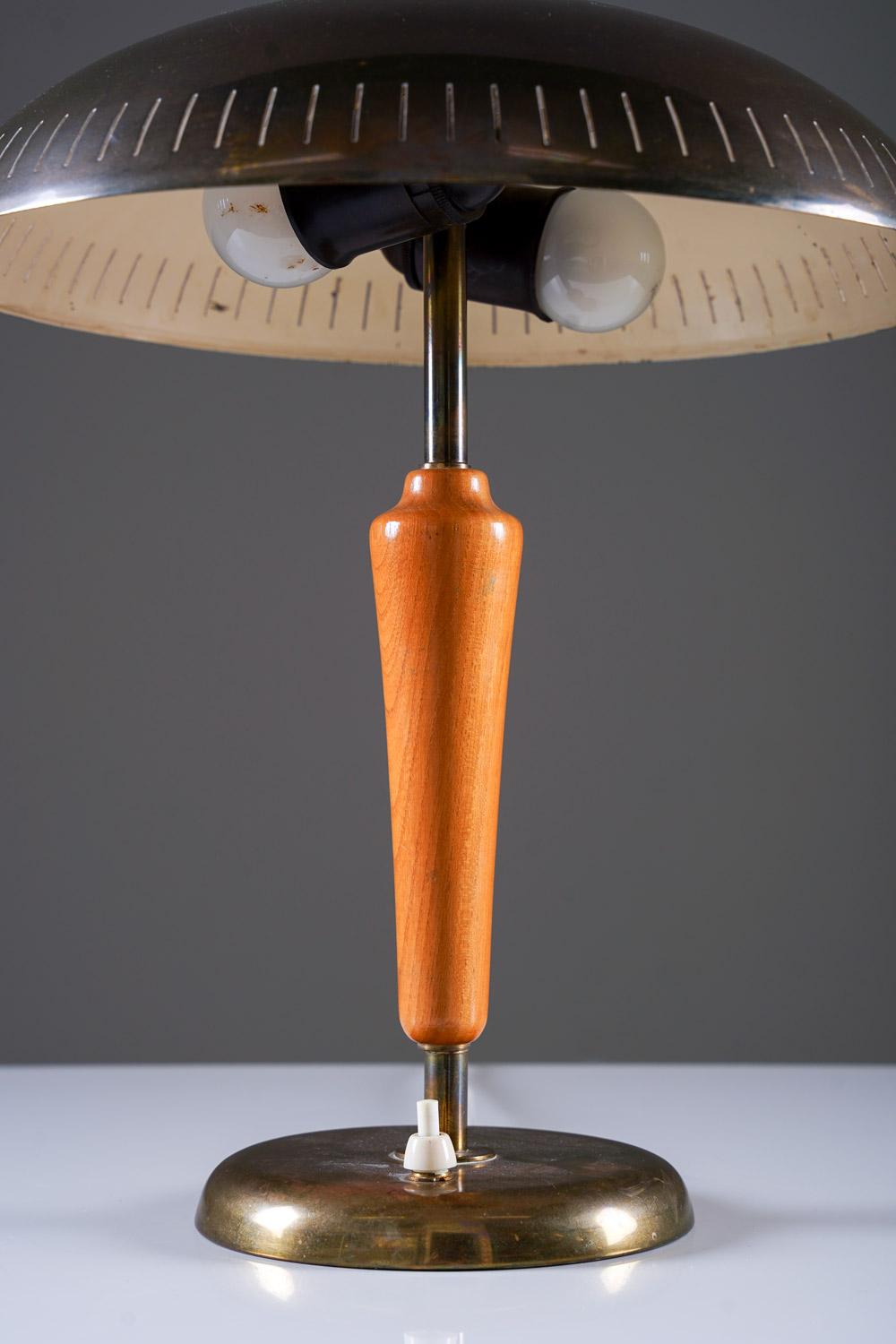 Schwedische moderne messing tischlampe by Böhlmarks im Angebot 2
