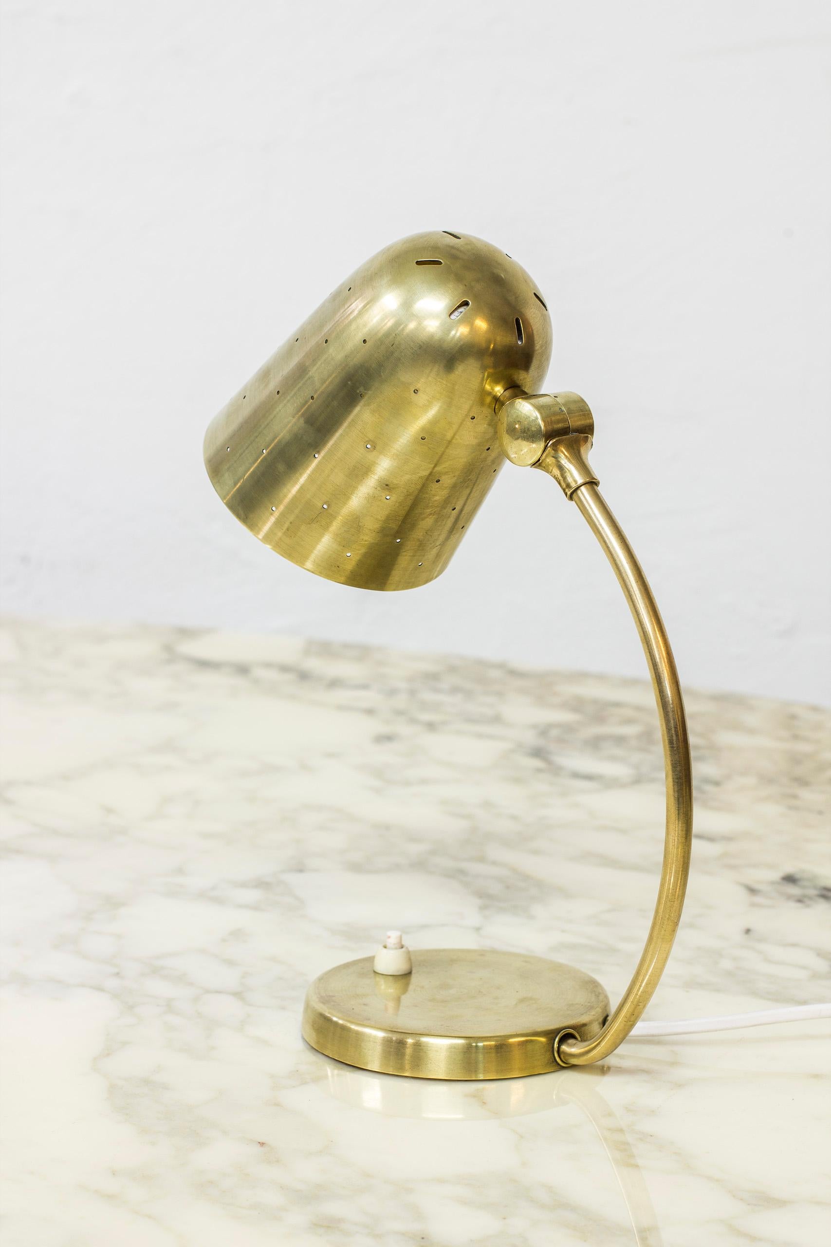 Table lamp made from solid brass produced by Boréns. Made in Sweden during the 1940s-1950s. Shade adjustable. Light switch on the lamp base in working order. Good vintage condition with some age related patina from wear and use.

 
