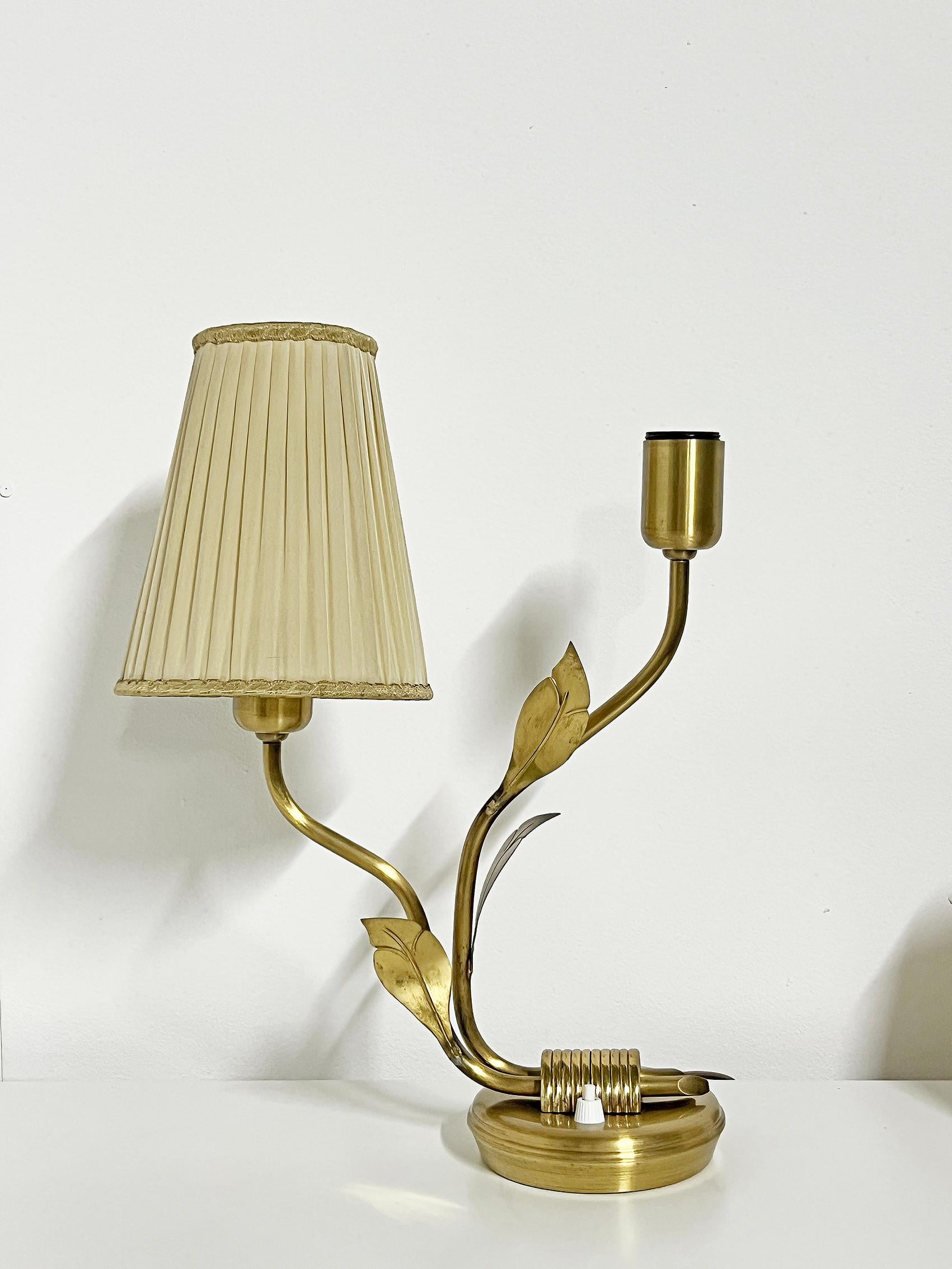 Swedish Modern Brass Table Lamp by Edvard Hagman, Ehab, 1950s In Good Condition For Sale In Örebro, SE