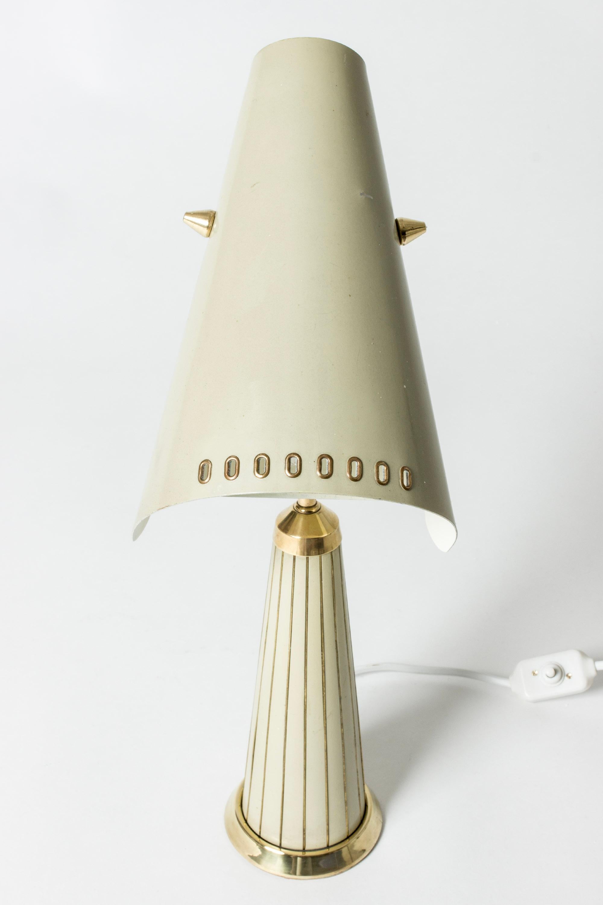 Scandinave moderne Lampe de table moderne suédoise en laiton de Fåglavik, Suède, années 1950 en vente