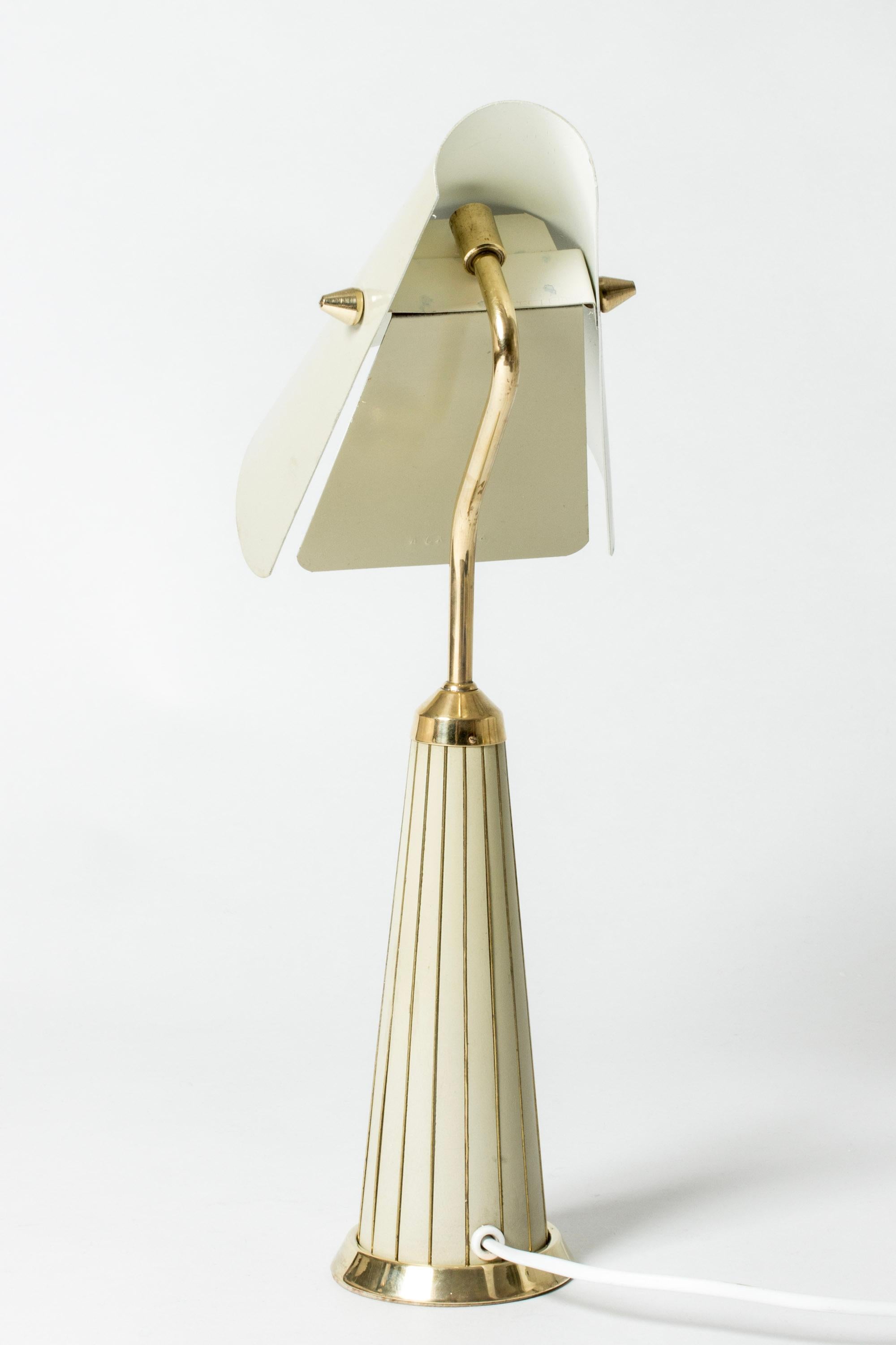 Swedish Modern Brass Table Lamp from Fåglavik, Sweden, 1950s In Good Condition For Sale In Stockholm, SE