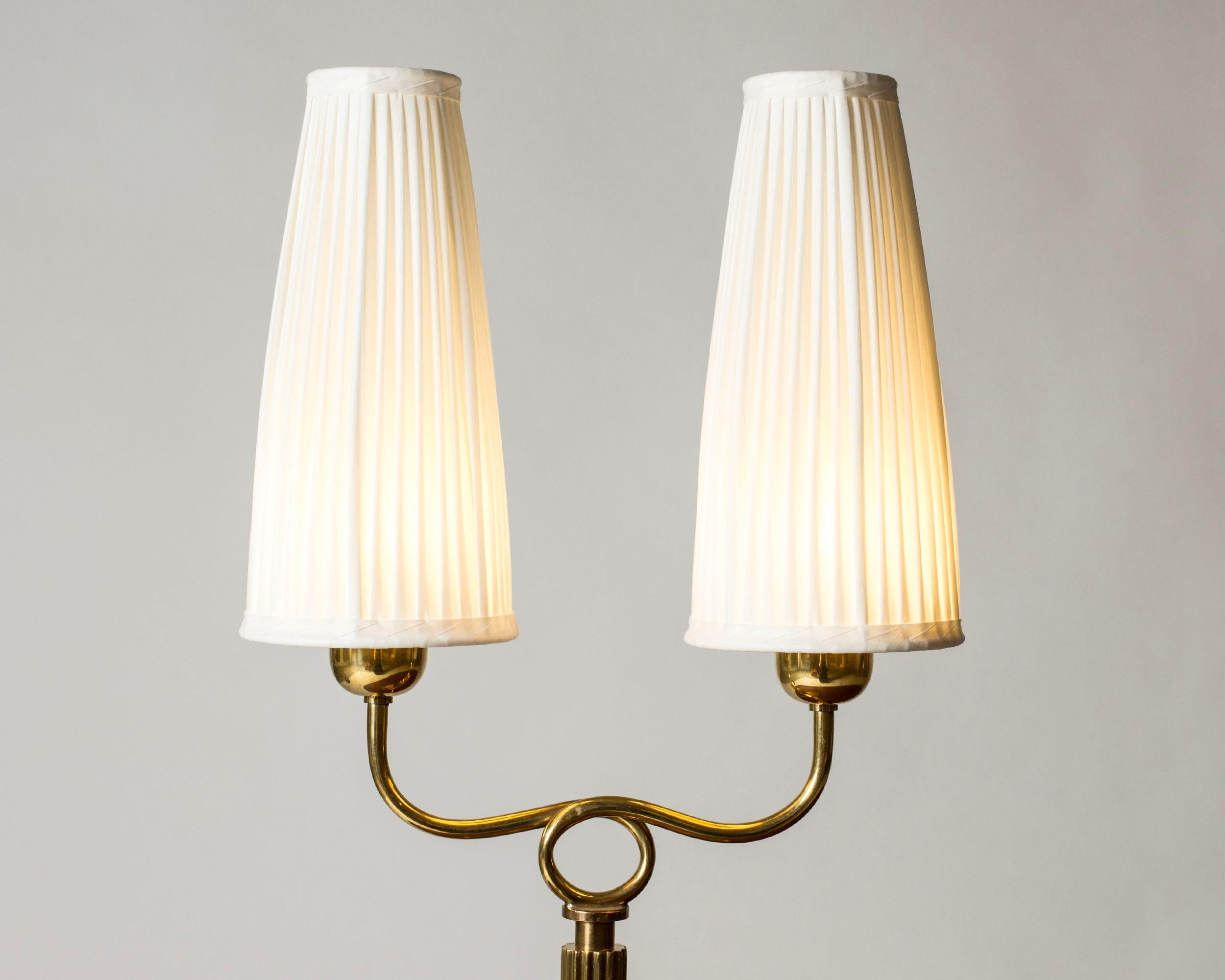 Swedish Modern Brass Table Lamp, Sweden, 1940s Escandinavo moderno en venta