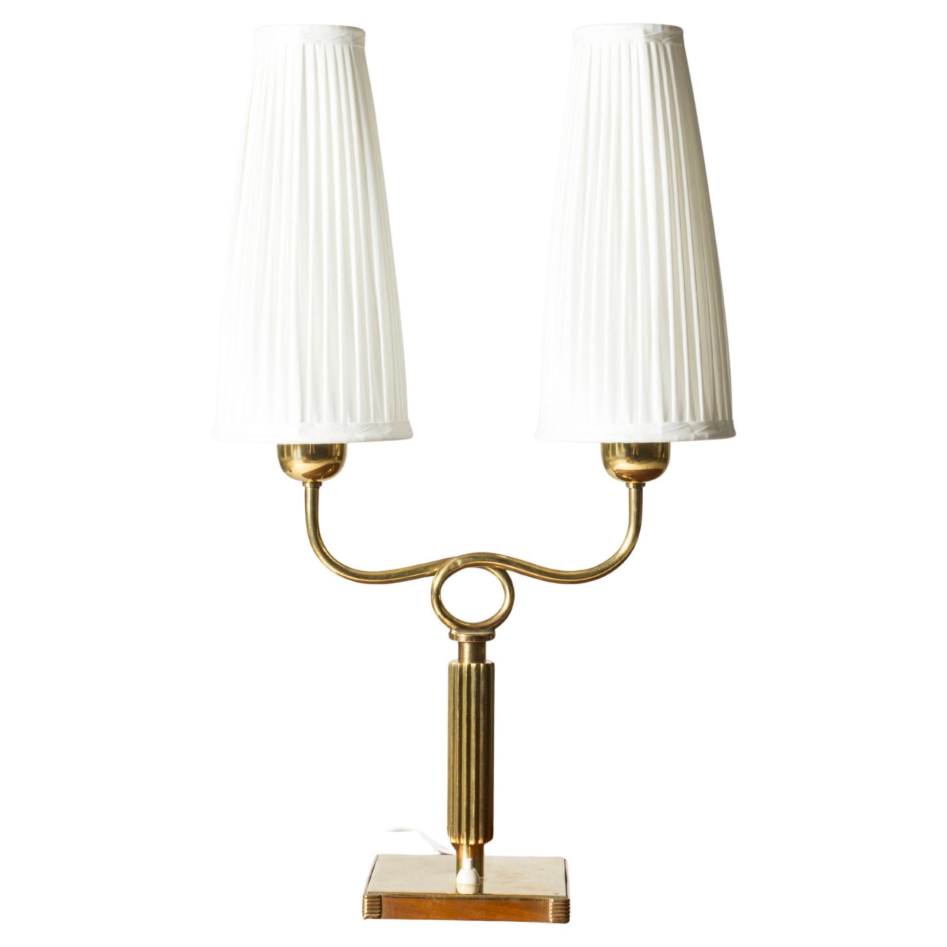 Swedish Modern Brass Table Lamp, Sweden, 1940s en venta