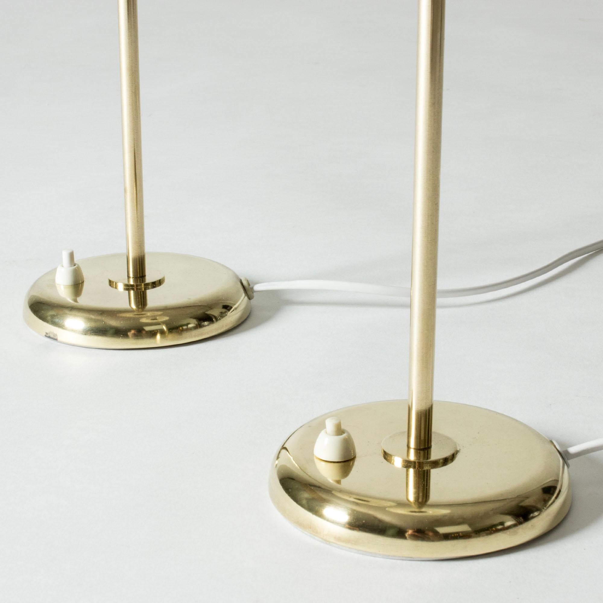 Lámparas de mesa modernas suecas de latón de Böhlmarks, Suecia, años 1950 Sueco en venta