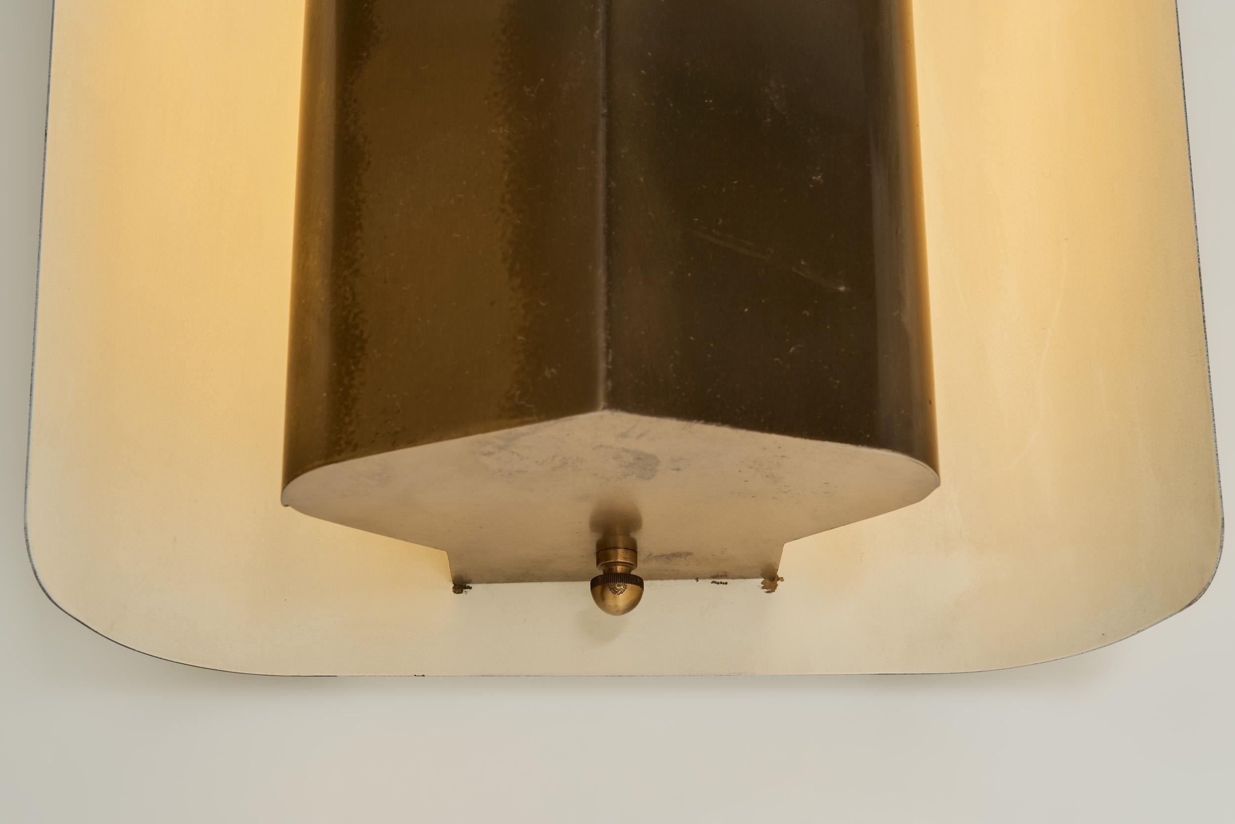 Lampada da parete moderna svedese in ottone con finitura laccata bianca, Svezia, 1940 ca. in vendita 10