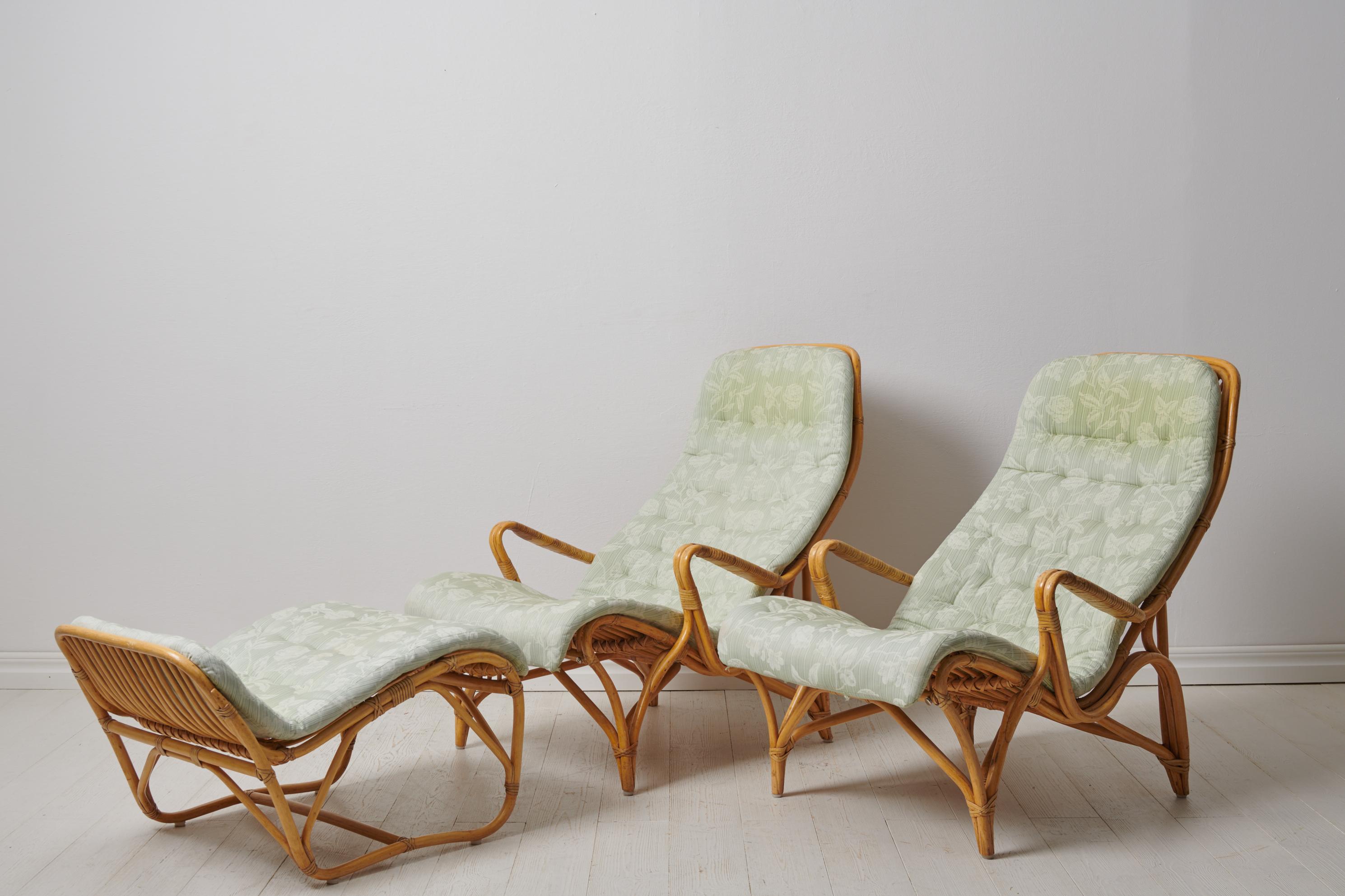 Swedish Modern Bruno Mathsson Pair of Rattan Lounge Chairs and Footstool For Sale 2