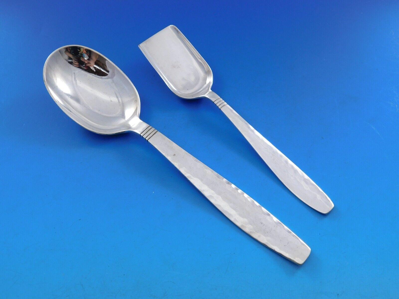 Argent sterling Ensemble de couverts en argent sterling martelé Swedish Modern par Allan Adler, 90 pièces en vente