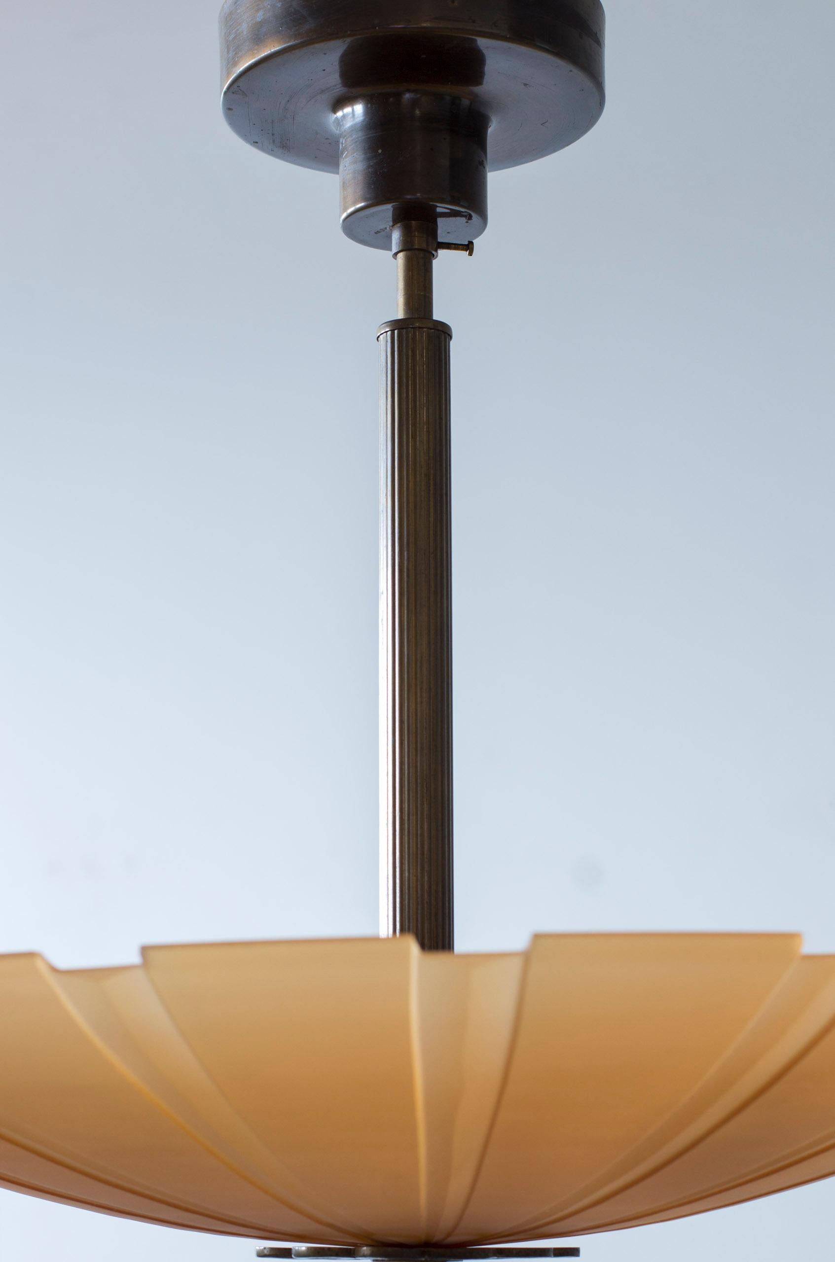 Scandinave moderne Plafonnier moderne suédois avec verre Havanna par Malmö Metallvarufabrik, années 1930 en vente