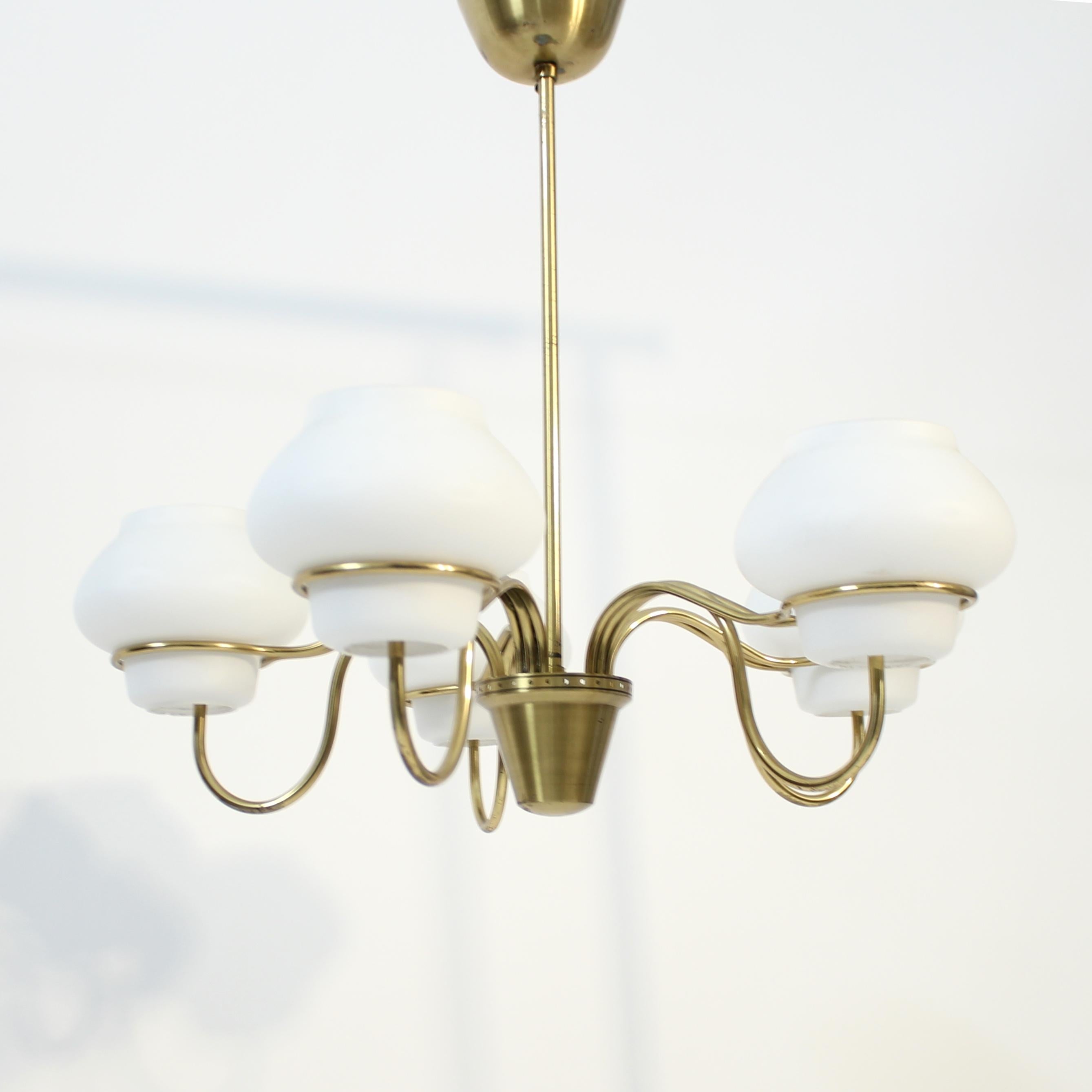 Swedish Modern chandelier attributed to Gunnar Asplund for ASEA, 1950s 1