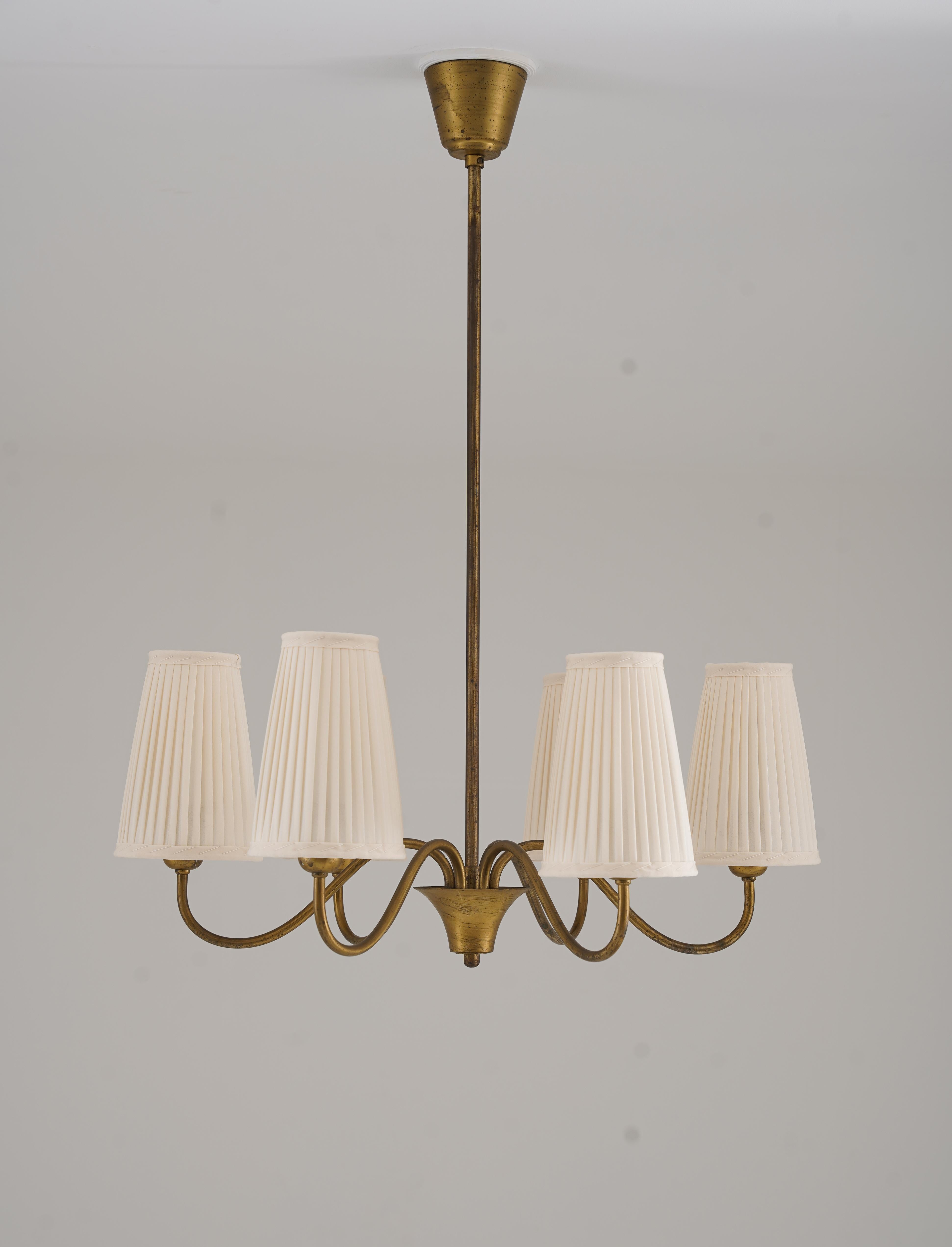 Scandinavo moderno Lampadario moderno svedese di Böhlmarks in ottone, anni '40 in vendita