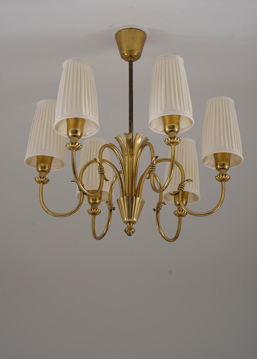 Scandinavo moderno Lampadario moderno svedese di Böhlmarks in ottone e Wood, anni '40 in vendita