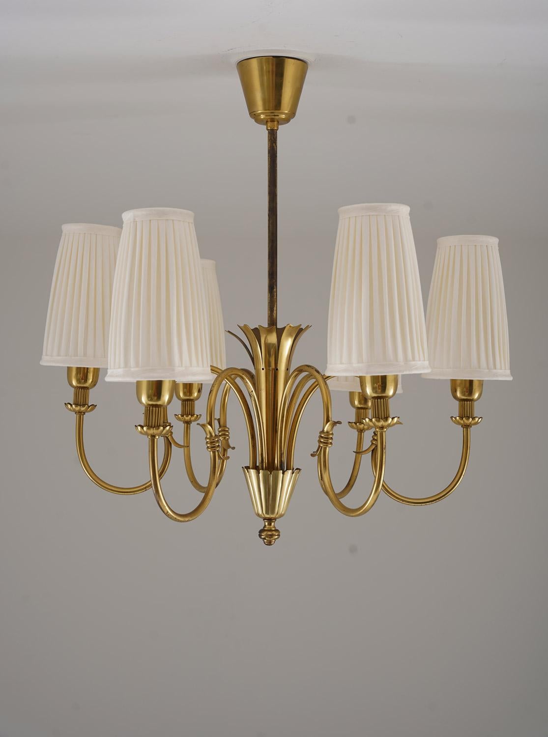 Lampadario moderno svedese di Böhlmarks in ottone e Wood, anni '40 In condizioni buone in vendita a Karlstad, SE