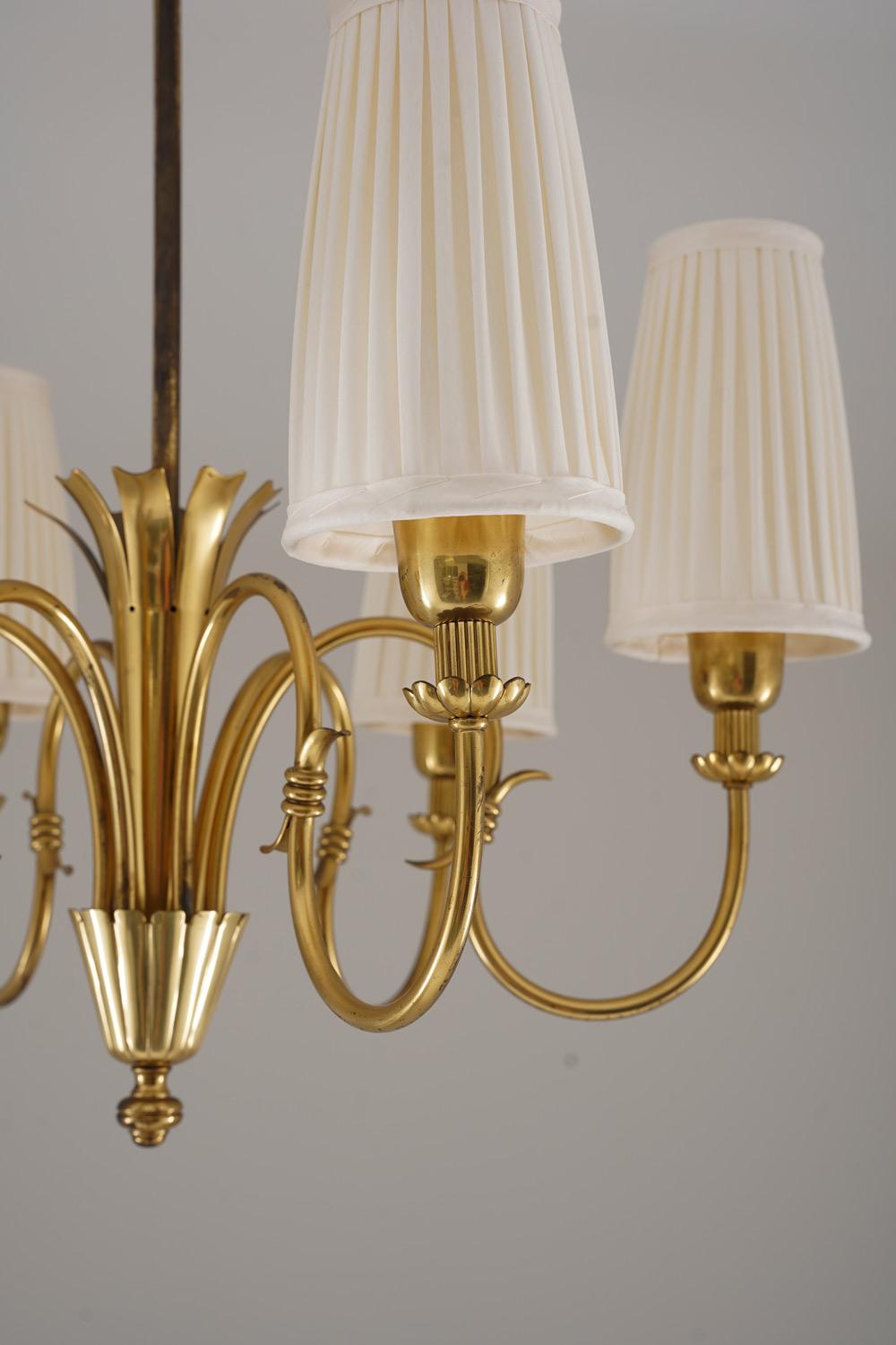 XX secolo Lampadario moderno svedese di Böhlmarks in ottone e Wood, anni '40 in vendita