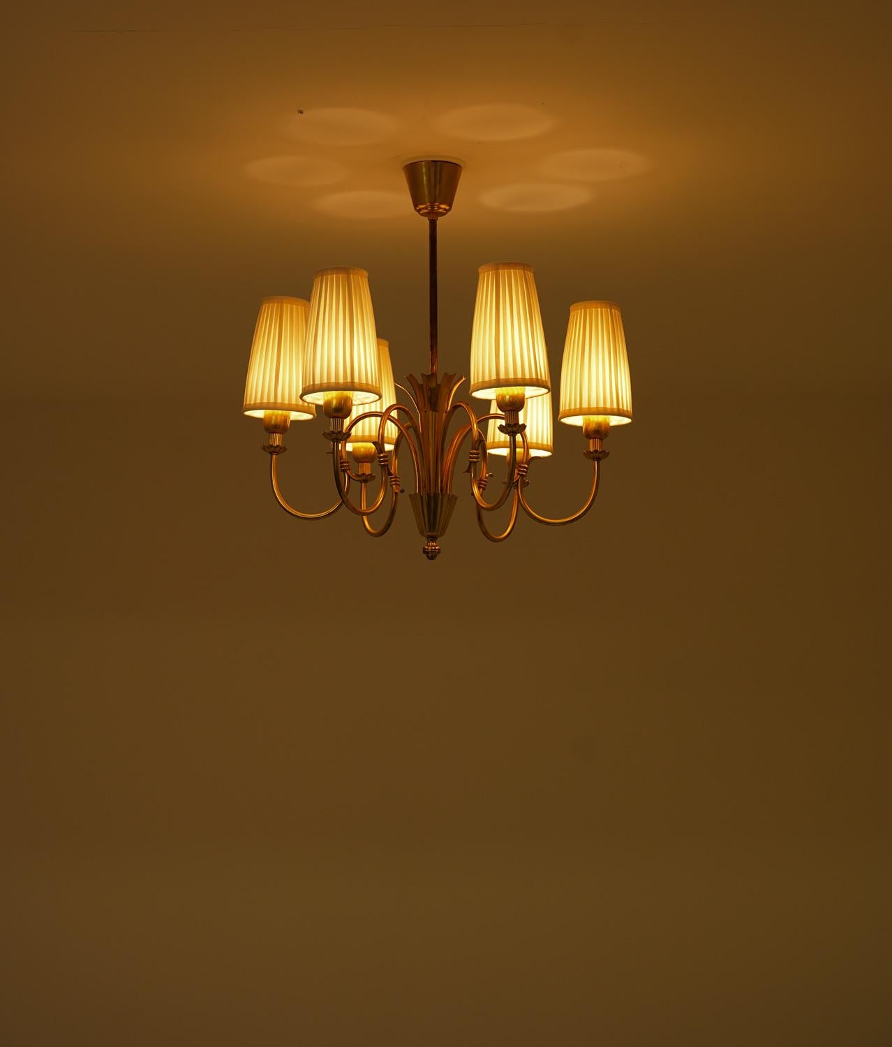 Ottone Lampadario moderno svedese di Böhlmarks in ottone e Wood, anni '40 in vendita