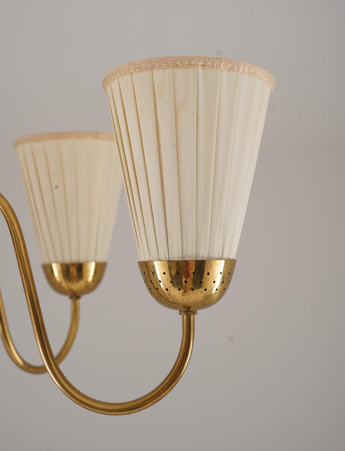 XX secolo Lampadario moderno svedese in ottone di Bergboms in vendita
