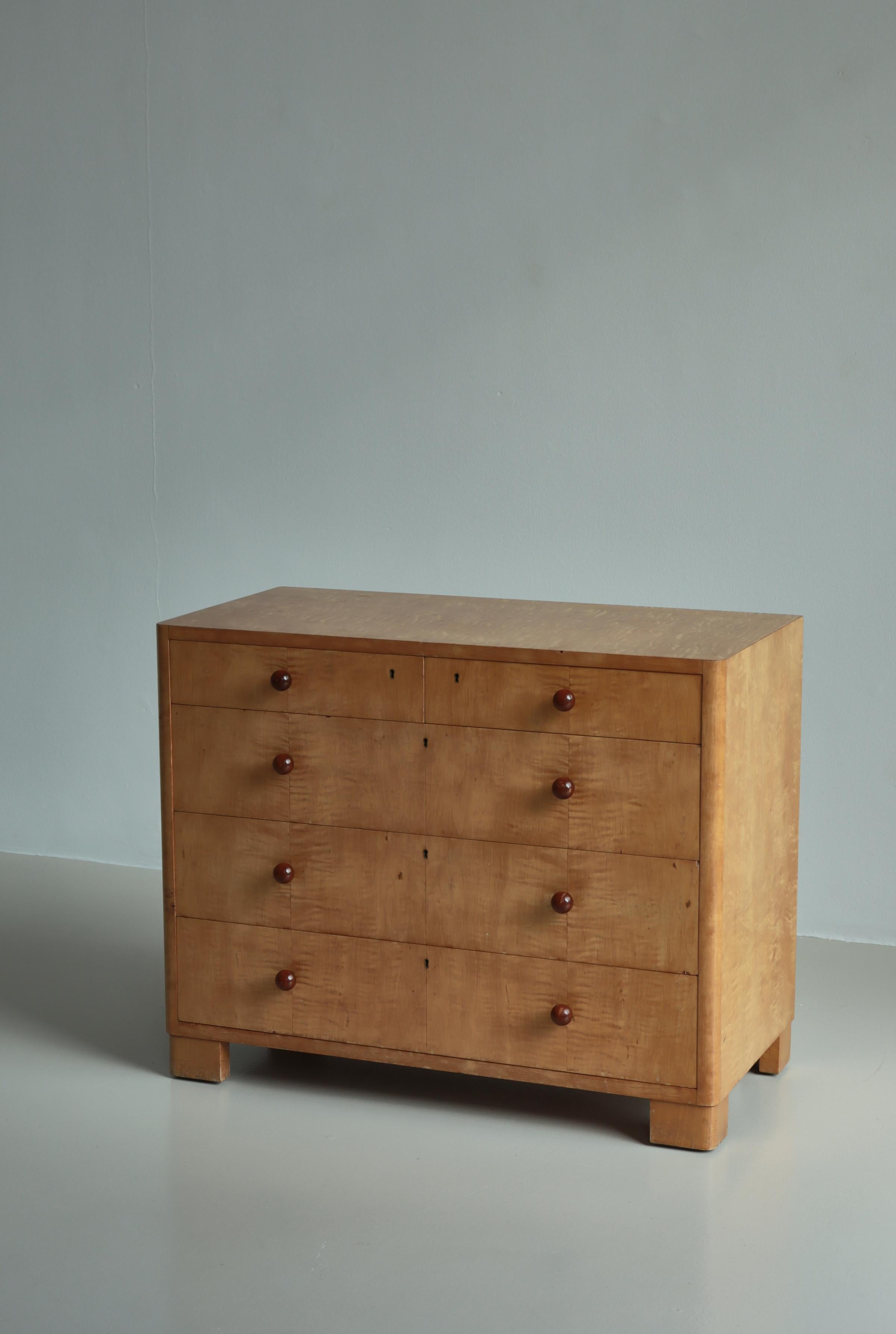 Swedish Modern Chest of Drawers by Axel Larsson in Birchwood, Bodafors, 1930s In Good Condition For Sale In Odense, DK