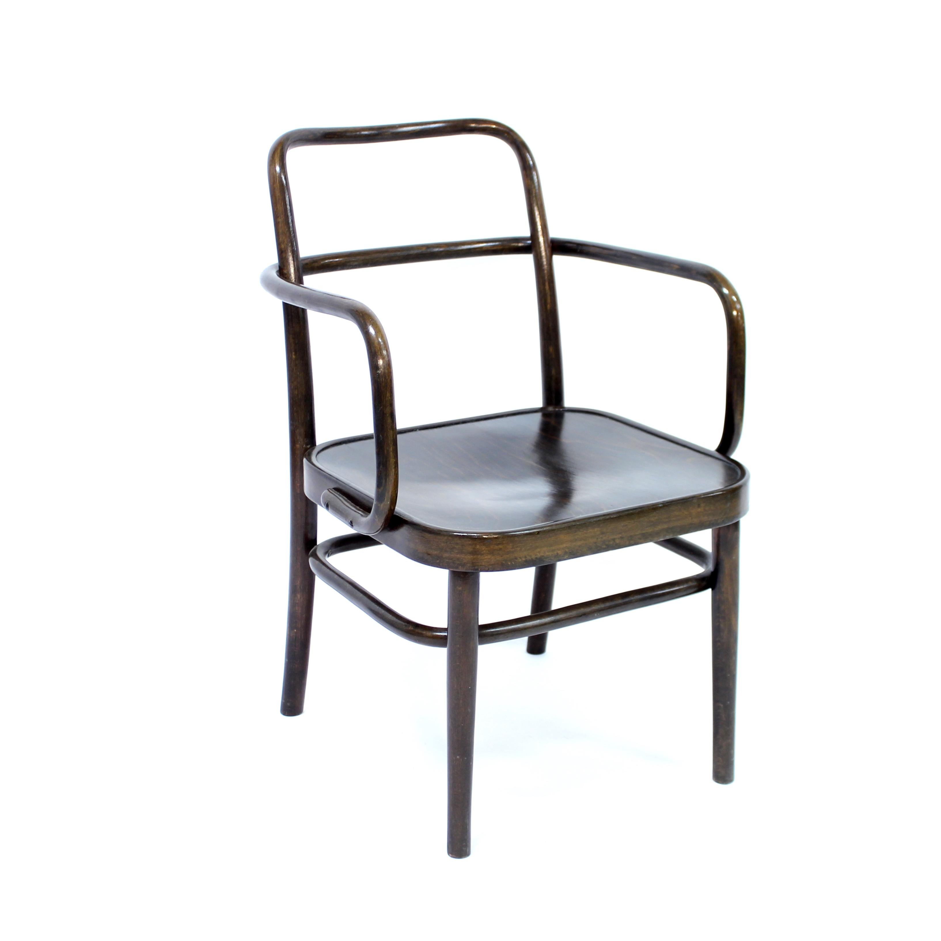 Rare armchair by Adolf Schneck (sometimes wrongly attributed to Josef Hoffmann) designed in 1929 and made by Thonet. This model was exhibited at the Viennese Art and Industry show during 1929/1930. Made of bentwood Beech. The surface of the seat has