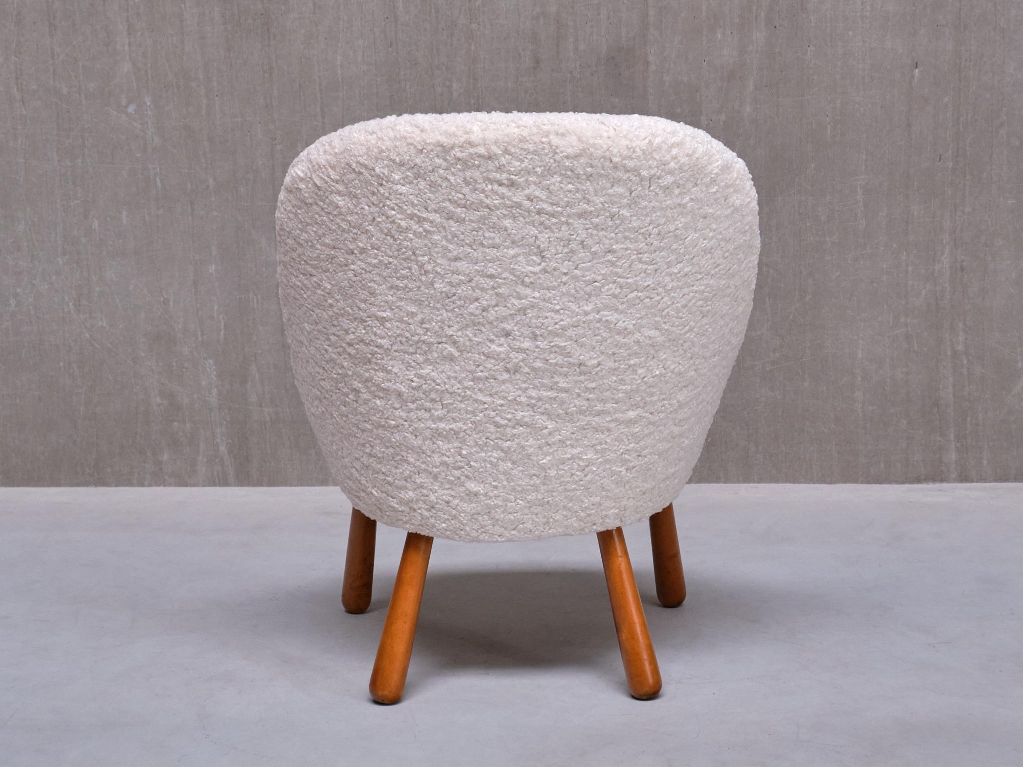 Sedia moderna svedese Clam in tessuto di orsetto bianco e Beeche, anni '40 in vendita 5