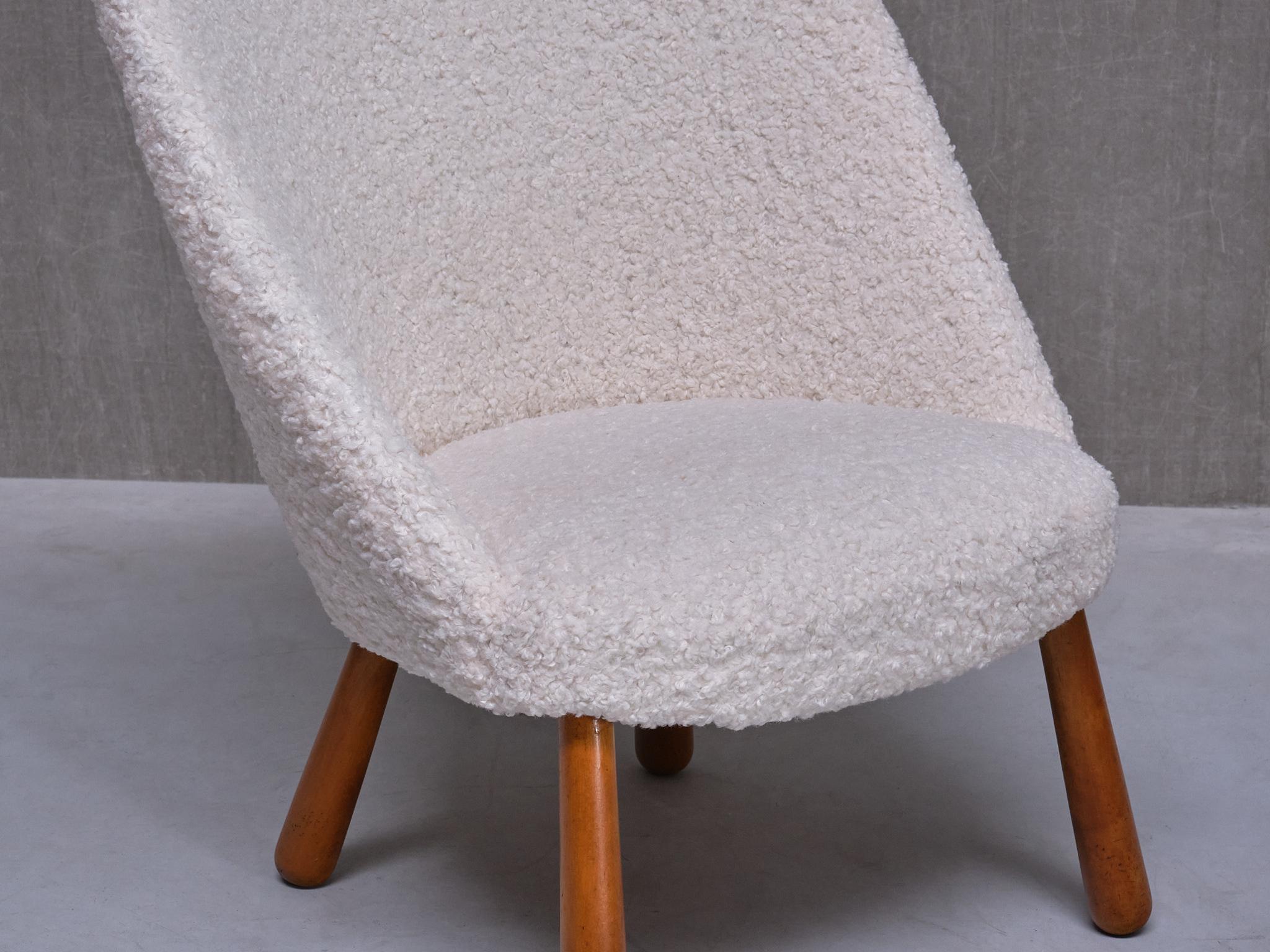 Sedia moderna svedese Clam in tessuto di orsetto bianco e Beeche, anni '40 in vendita 7