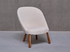 Schwedischer Moderner Clam Chair aus weißem Teddy-Stoff und Buche, 1940er Jahre