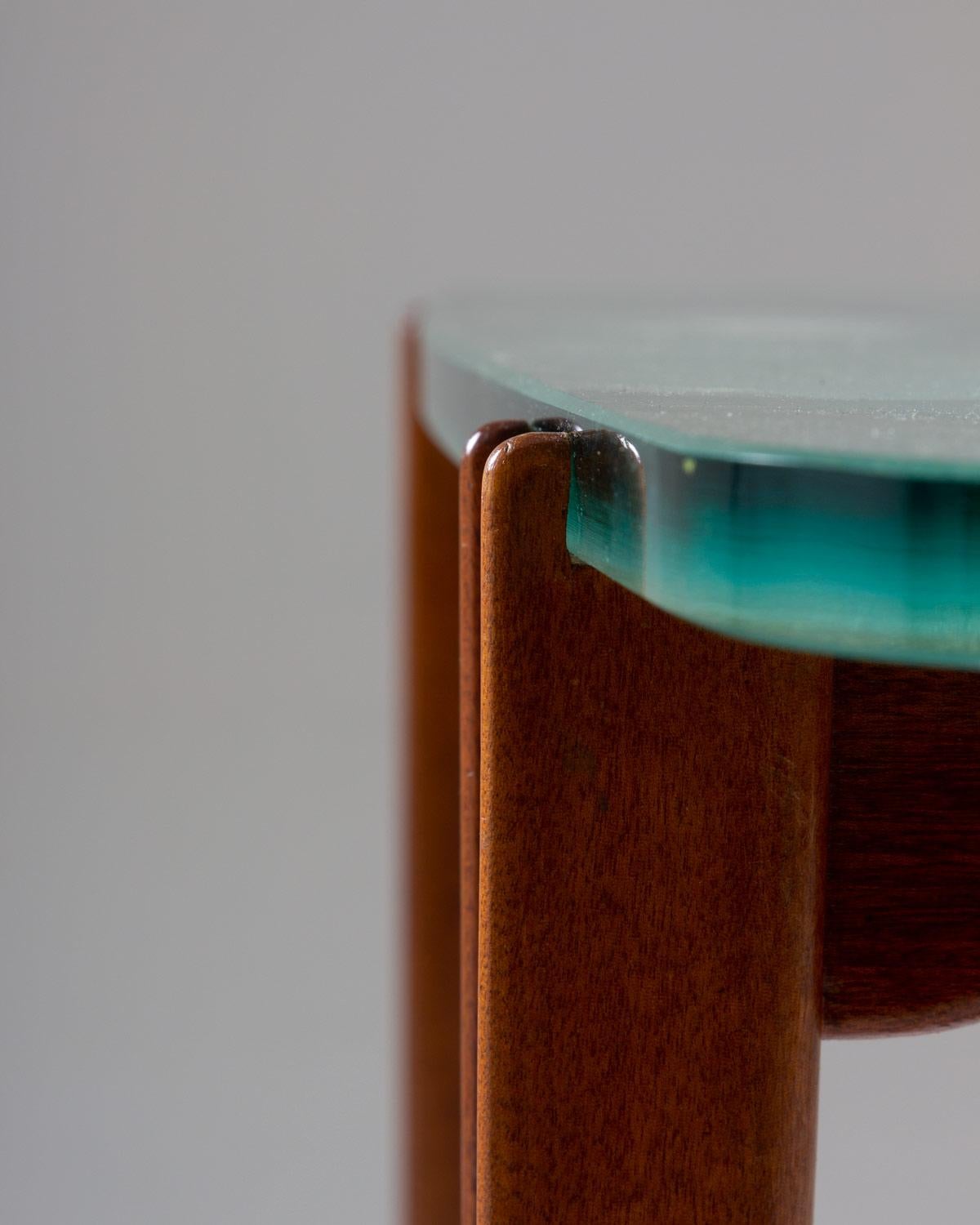Swedish Modern Coffee Table in Mahogany and Glass, 1940s For Sale 3