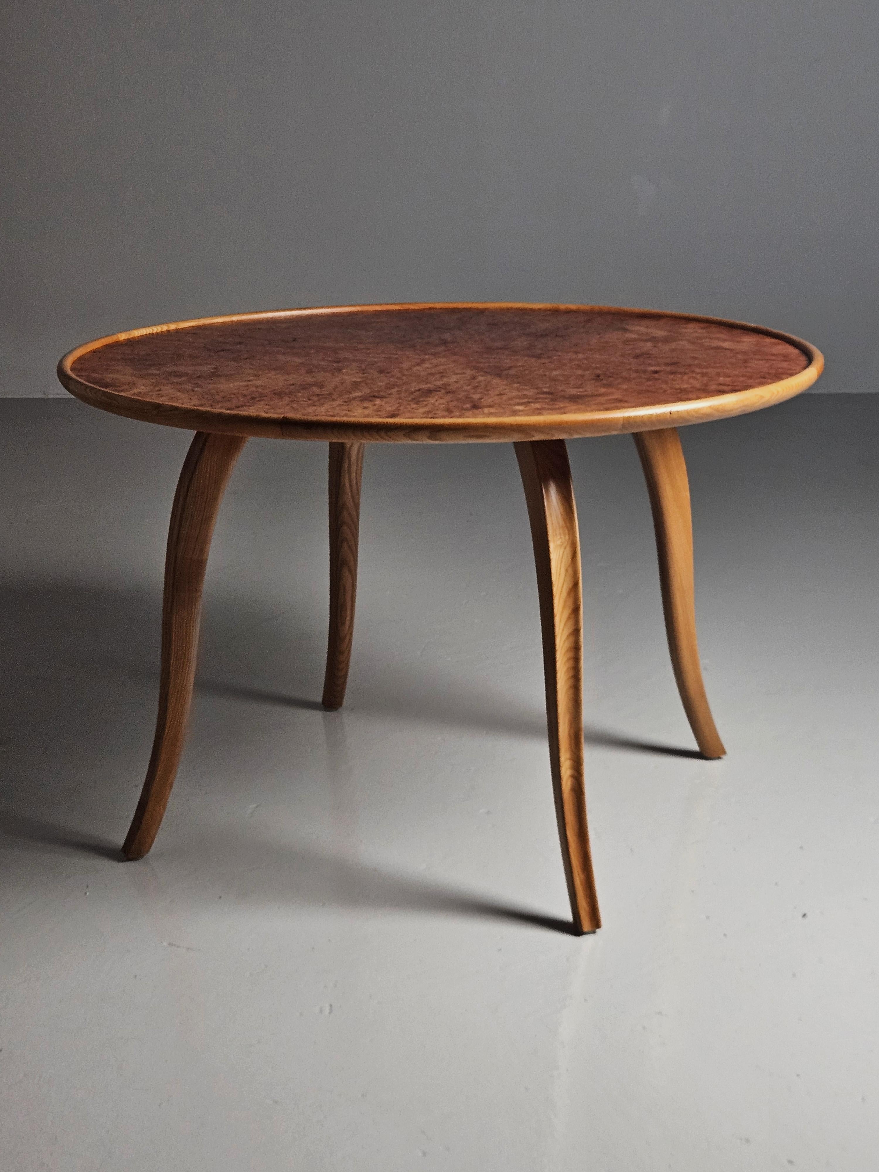 Swedish modern coffee table in the manner of Josef Frank, Reiners, Sweden, 1940s In Good Condition In Eskilstuna, SE