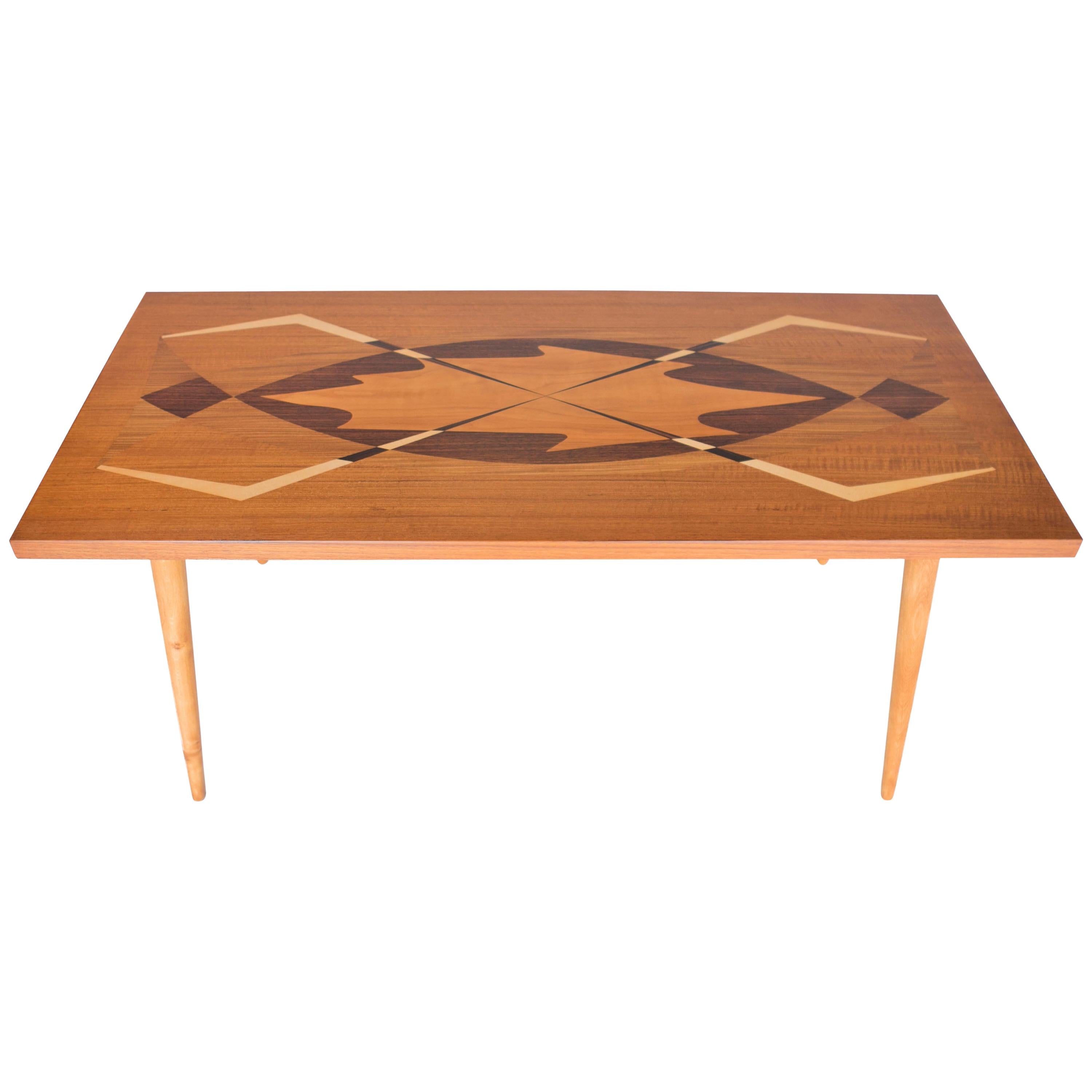 Table basse moderne suédoise avec incrustation de bois exotique, Suède, années 1950 en vente
