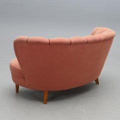 Schwedisches modernes geschwungenes Sofa mit rosa Polsterung, ca. 1940-1950er Jahre