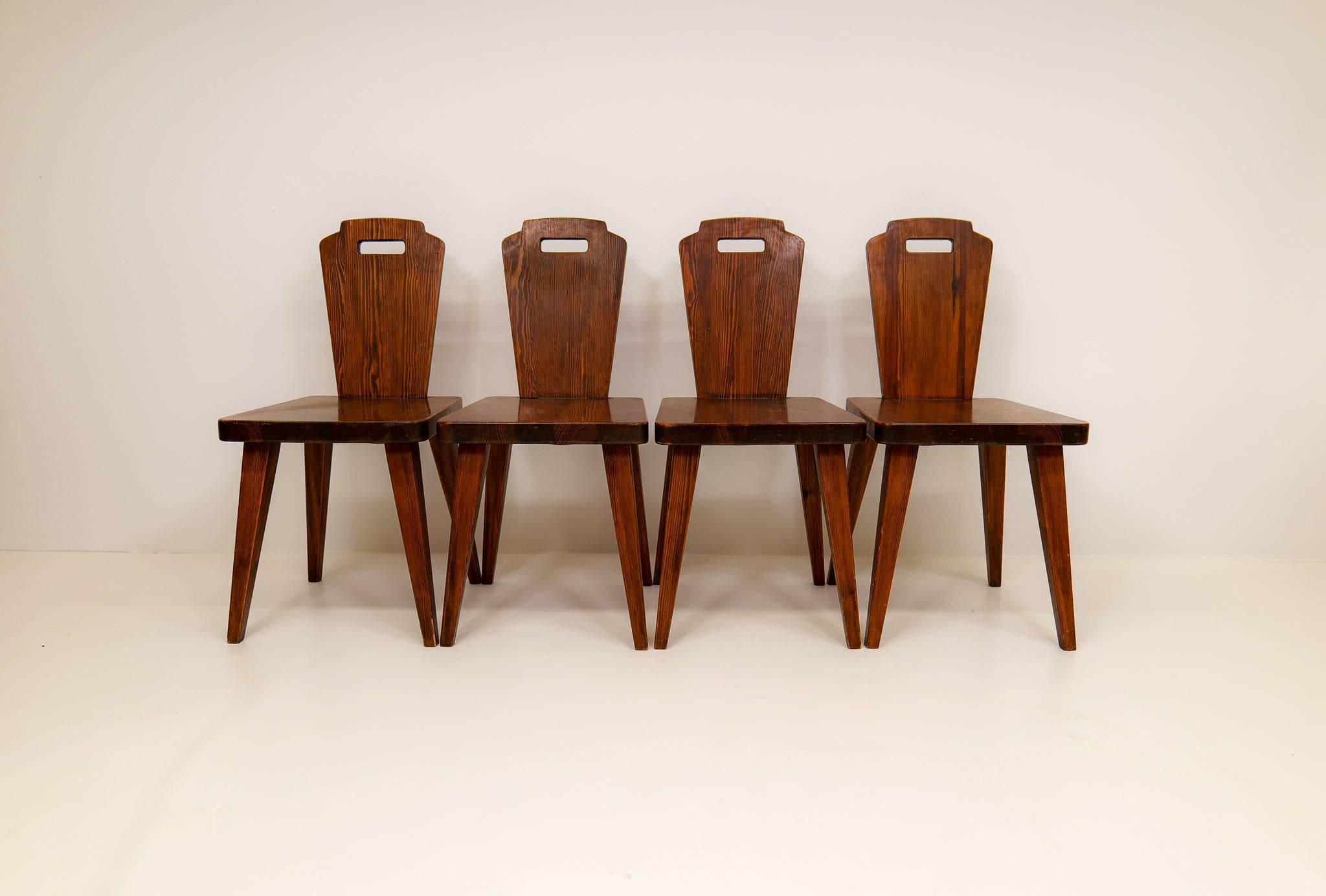 Mid-Century Modern Swedish Modern Dining Chairs in Pine Attributed to Bo Fjaestad, 1940s For Sale