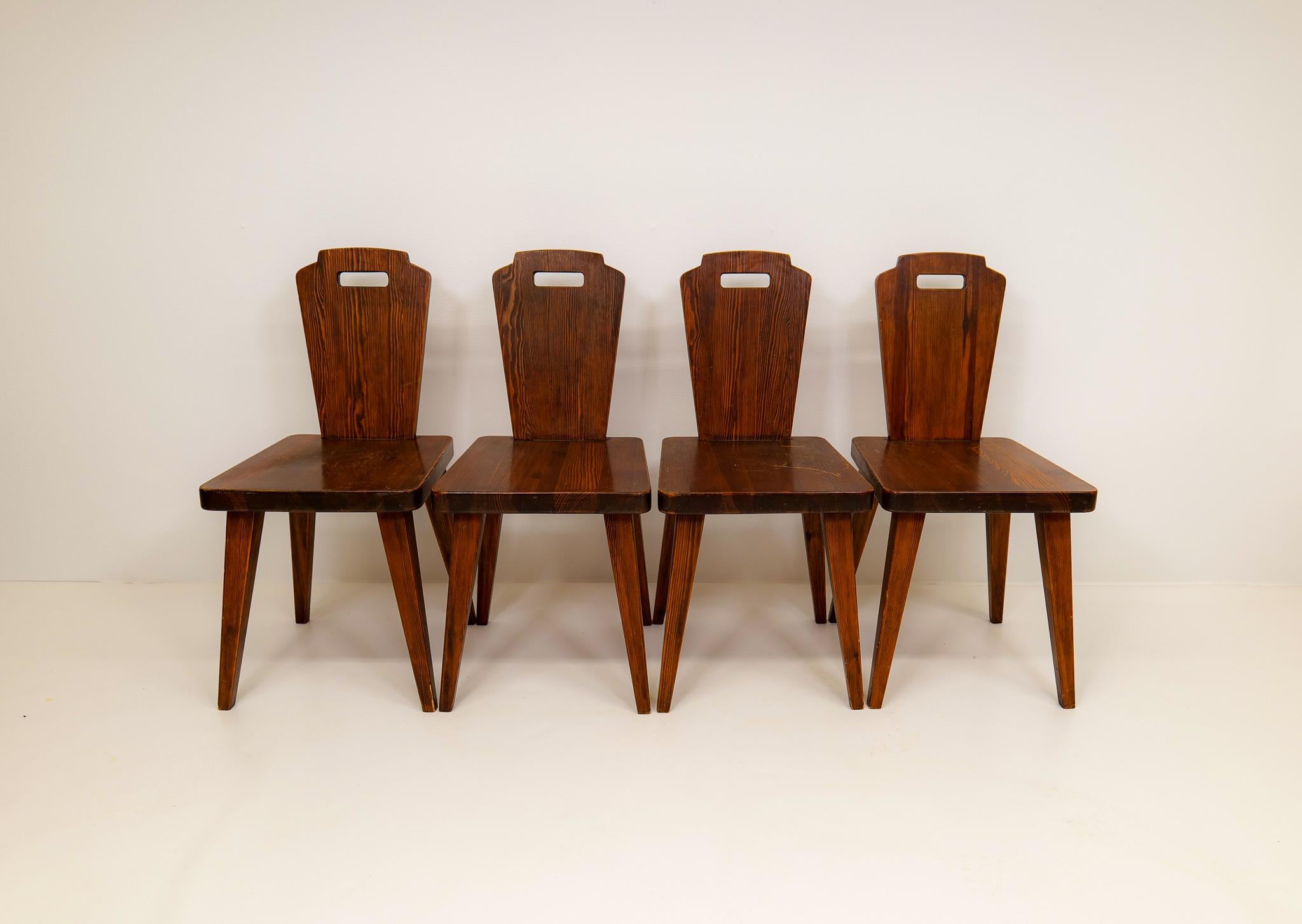 Swedish Modern Dining Chairs in Pine Attributed to Bo Fjaestad, 1940s In Good Condition For Sale In Hillringsberg, SE