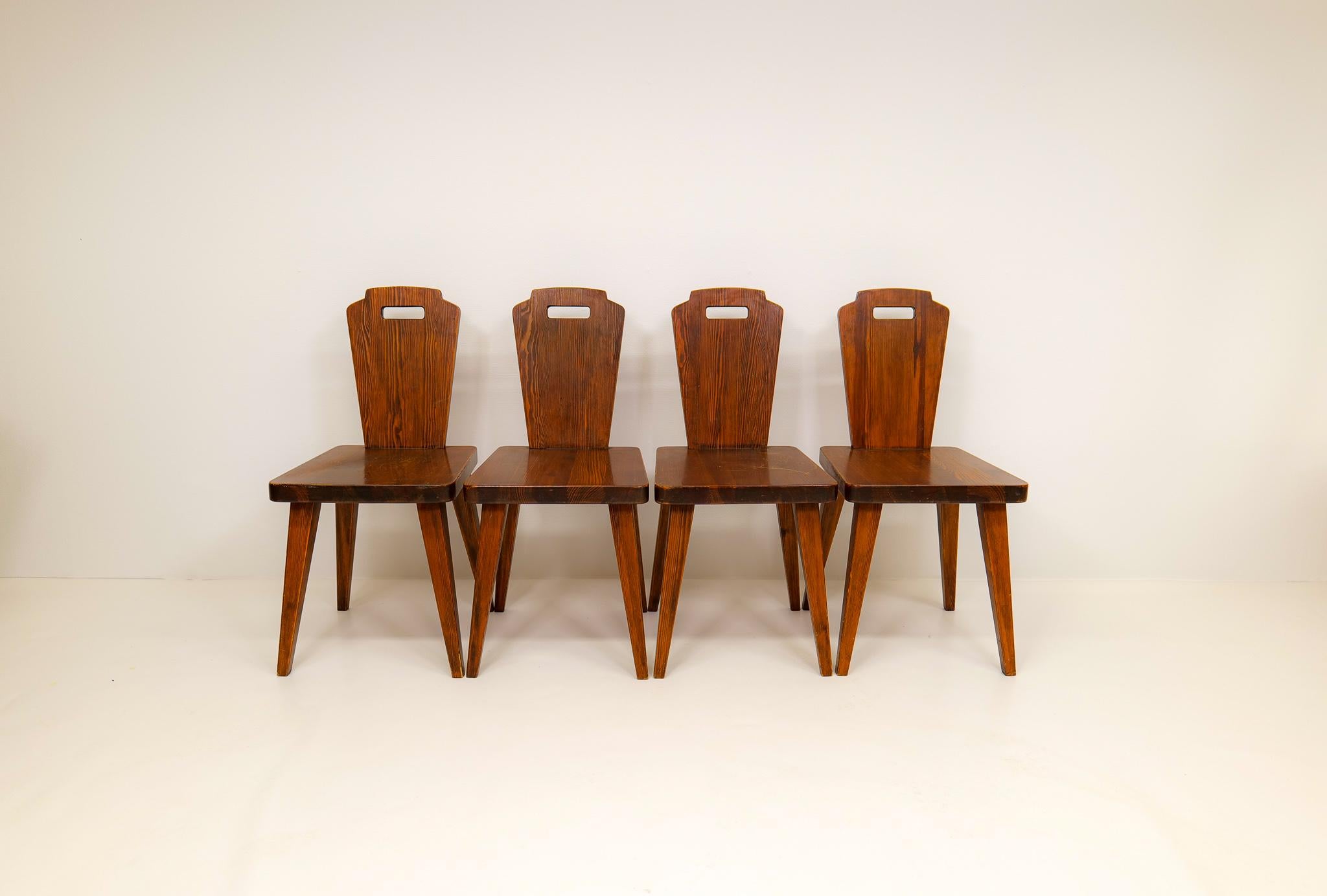 Mid-20th Century Swedish Modern Dining Chairs in Pine Attributed to Bo Fjaestad, 1940s For Sale
