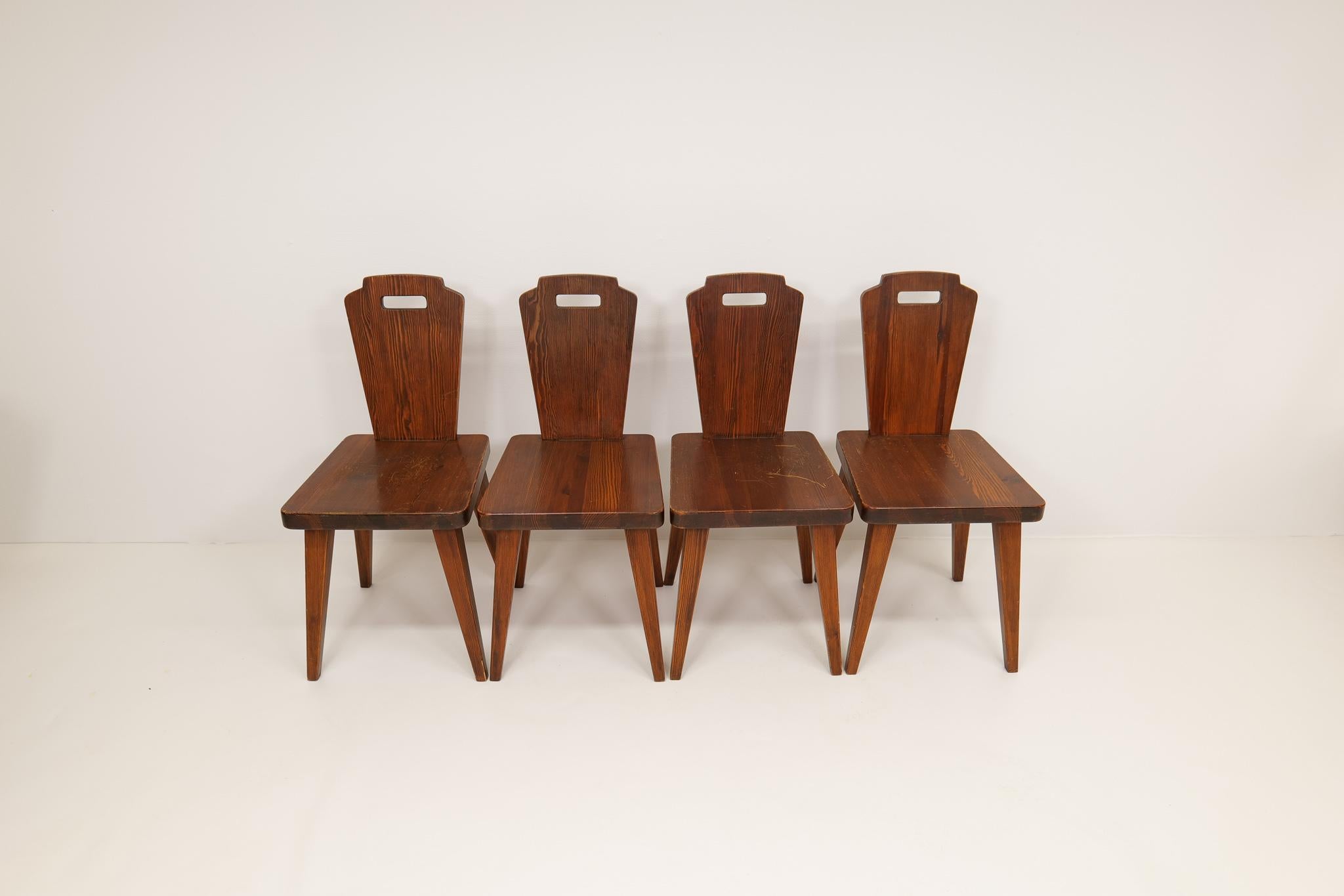Swedish Modern Dining Chairs in Pine Attributed to Bo Fjaestad, 1940s For Sale 1