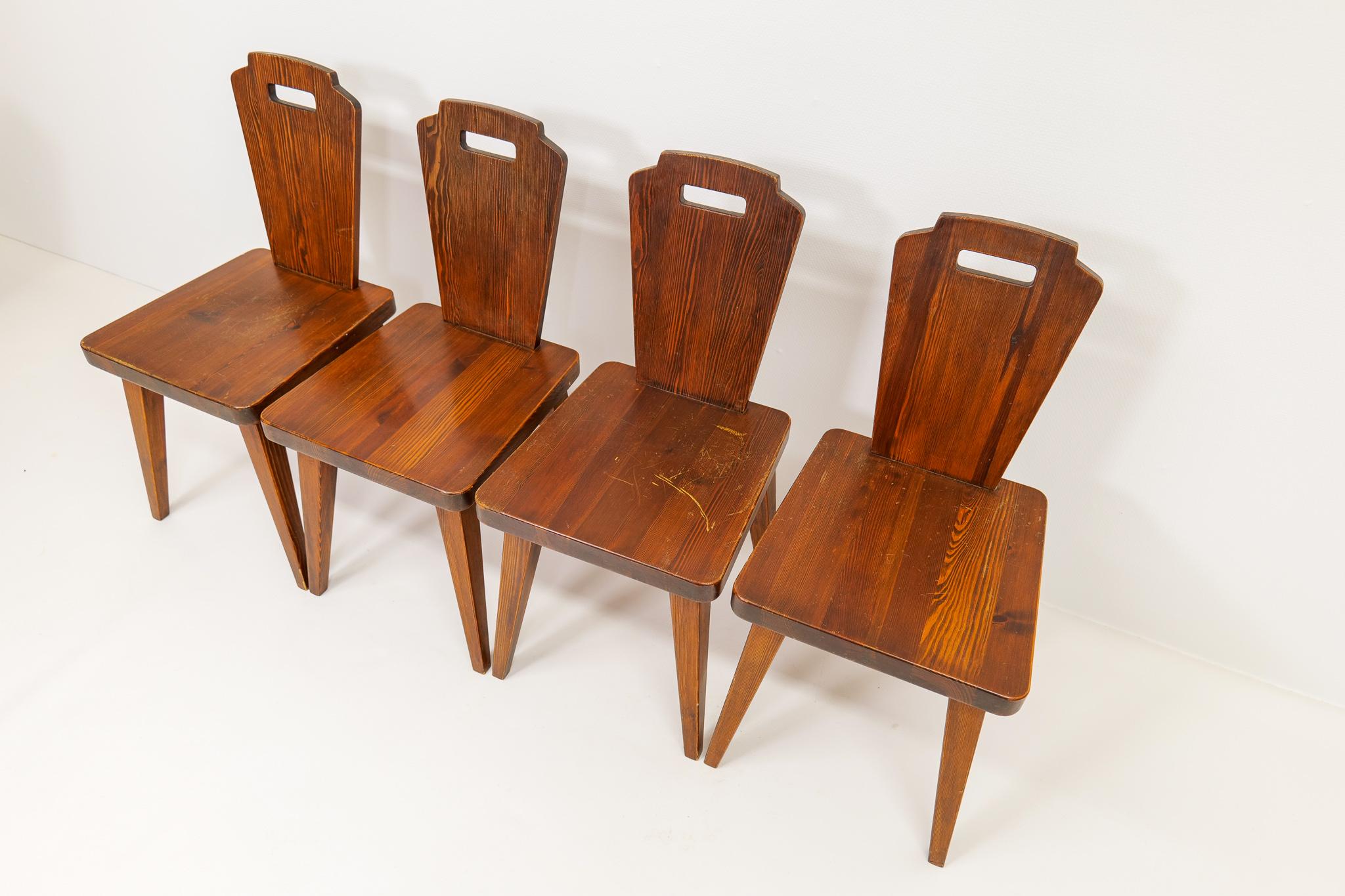 Schwedische moderne Esszimmerstühle aus Kiefer, Bo Fjaestad zugeschrieben, 1940er Jahre im Angebot 1