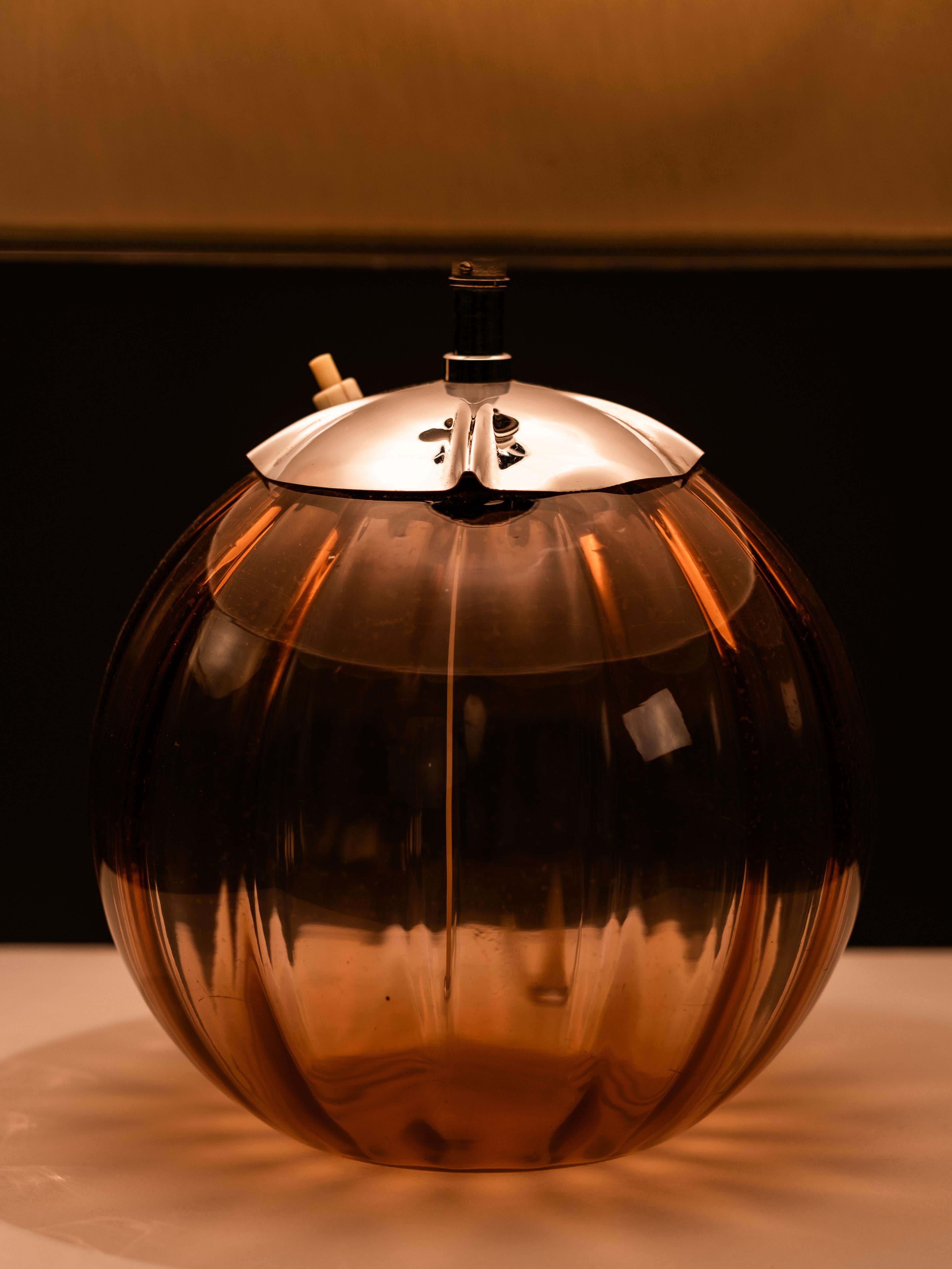 Lampe de table suédoise moderne en verre rose poussiéreux, années 1940 en vente 5