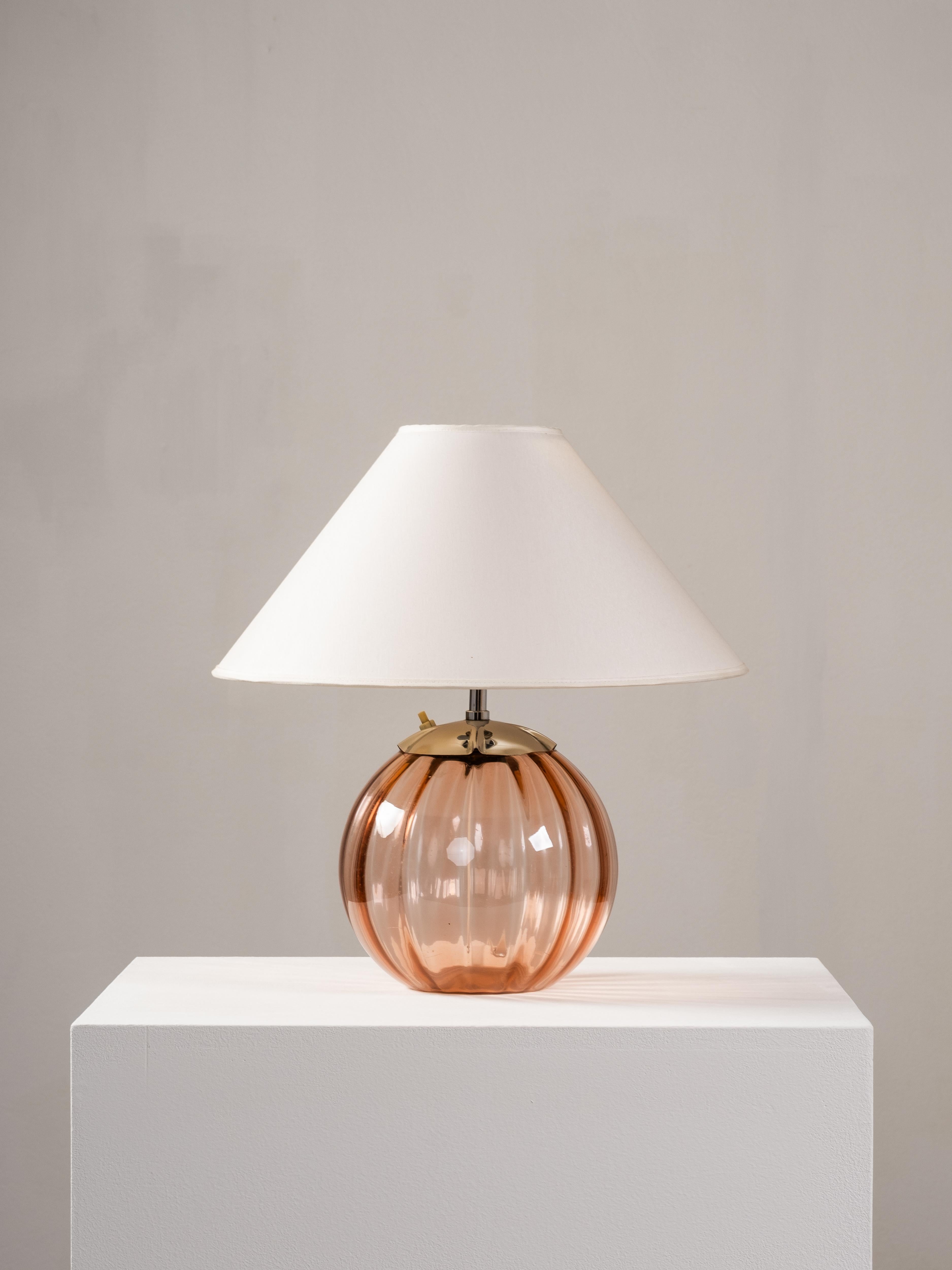 Scandinave moderne Lampe de table suédoise moderne en verre rose poussiéreux, années 1940 en vente