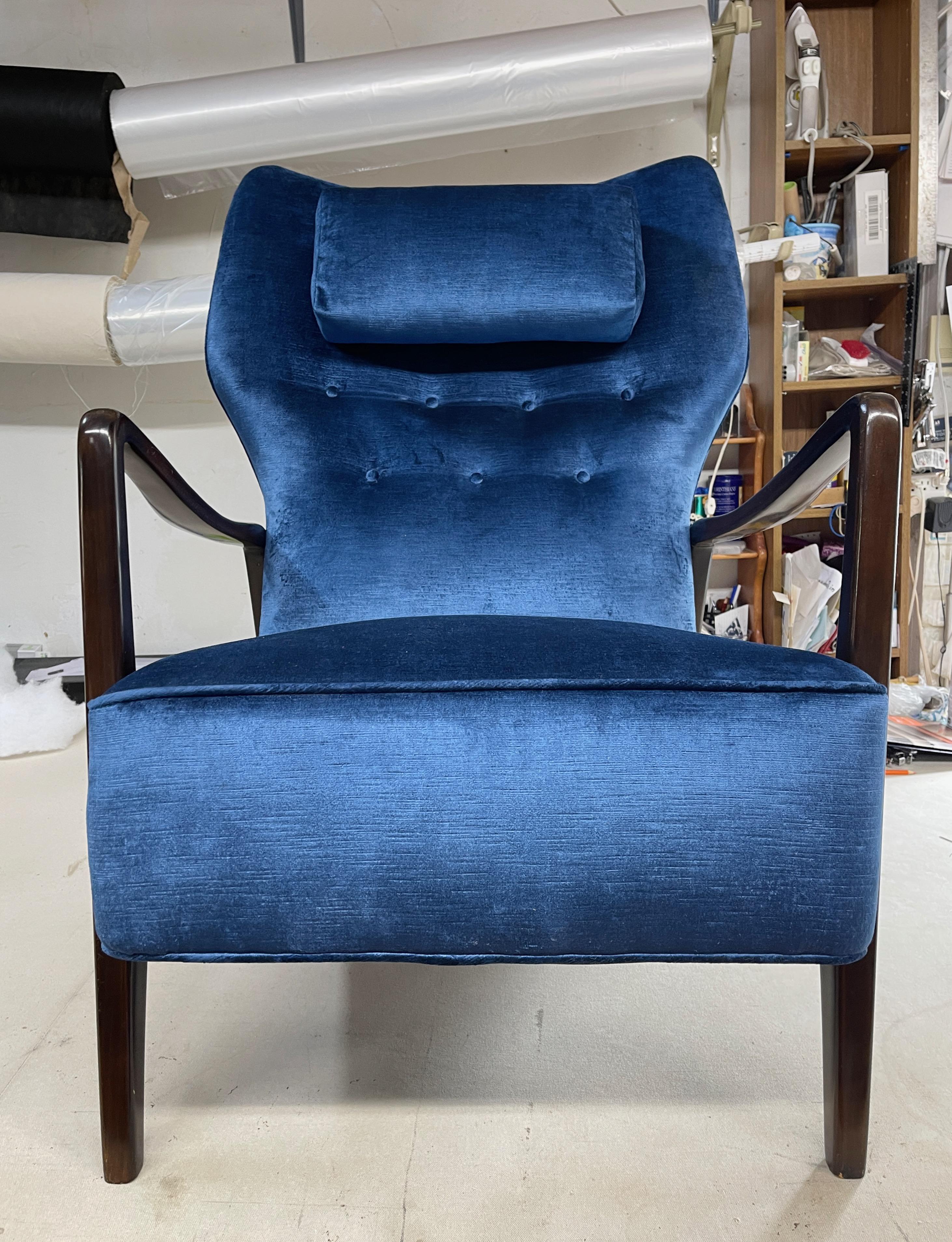Duxello wingback lounge chair designed by Folke Ohlsson for DUX of Sweden. This was one of his early designs, dating to 1955. The wings have such a dramatic profile along with the tidy rows of buttons and colossal seat cushion give this chair its