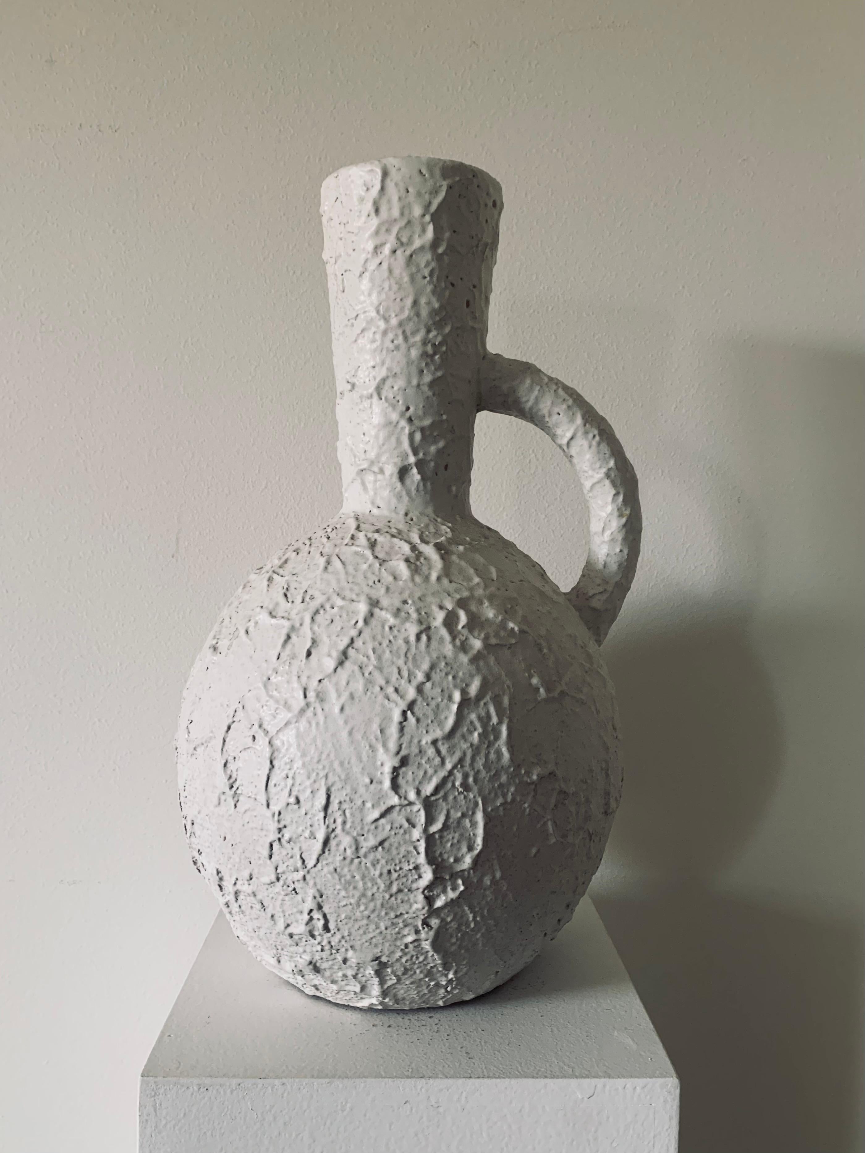 Céramique Vase de sol moderne suédois en faïence avec poignée par John Andersson Höganäs en vente
