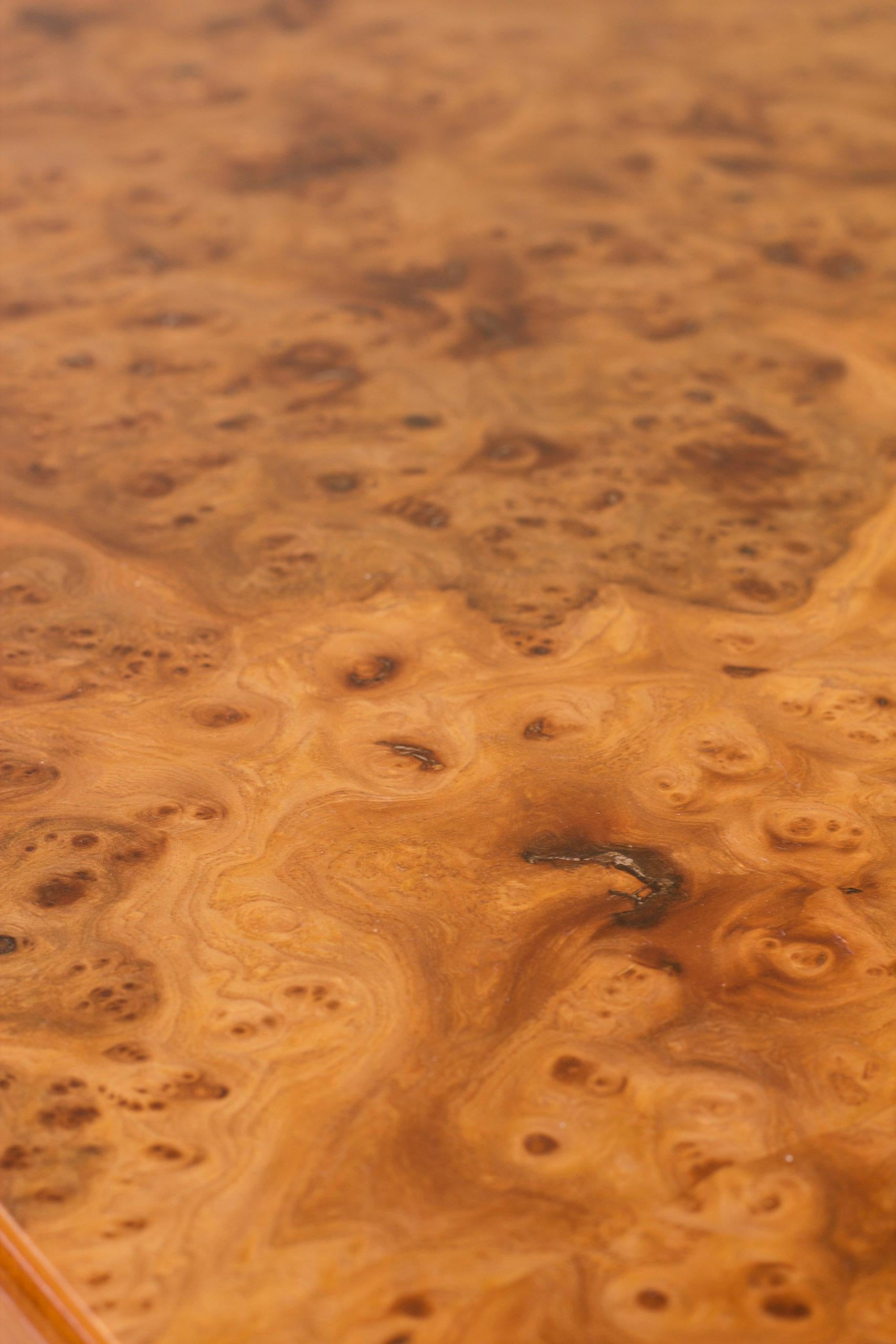 Table moderne suédoise en orme dans le style de Josef Frank, Suède années 1940 en vente 5