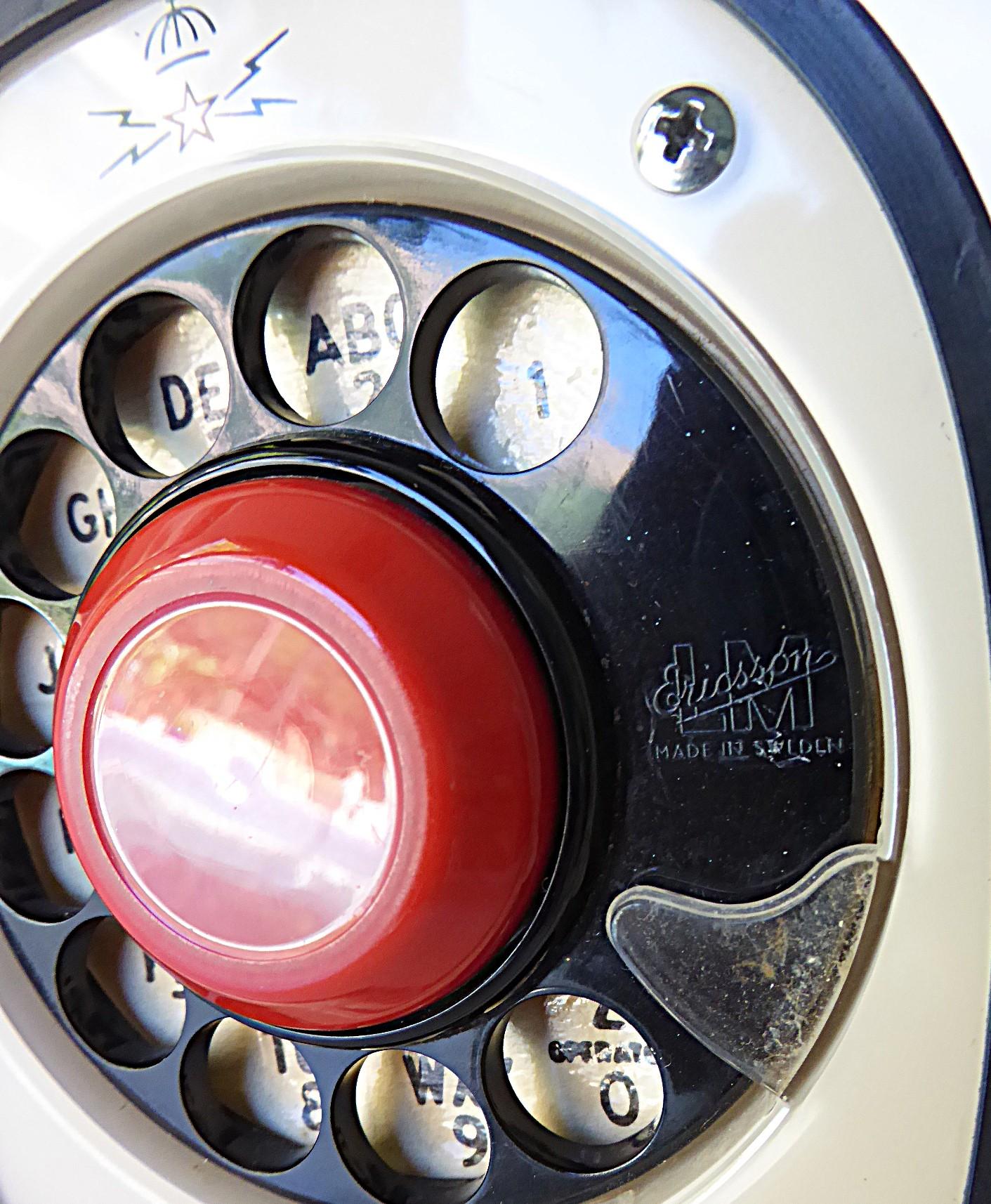 Ericsson moderne suédois « COBRA »  téléphone rotatif ivoire vintage de Suède, années 50 en vente 3