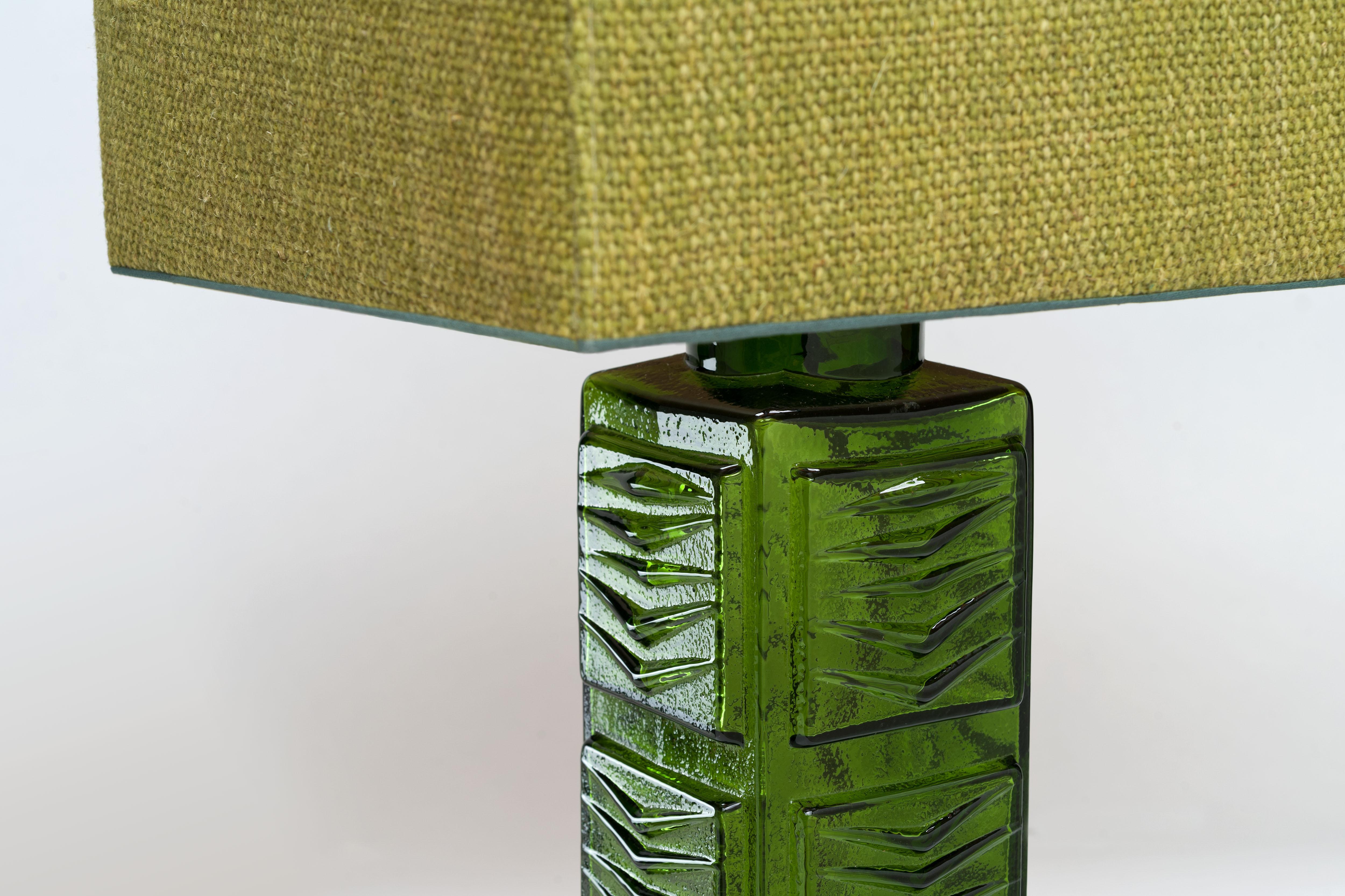 Swedish Modern Fern Motif Green 1970s Table Lamp with Coarse Linen Shade In Good Condition In Utrecht, NL