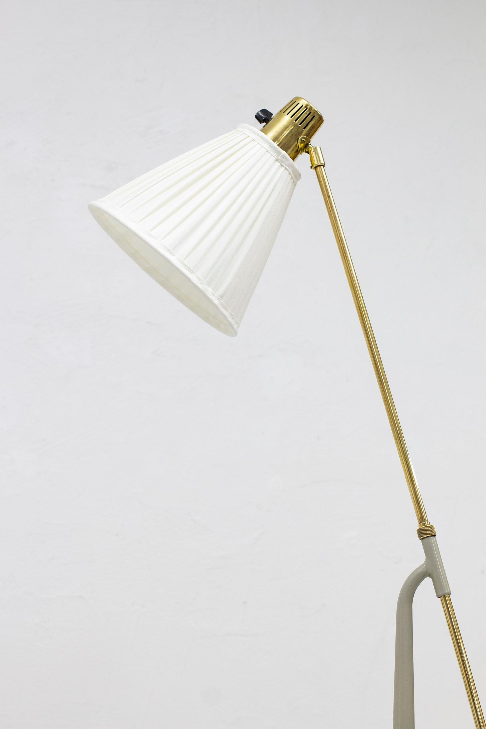 Swedish Modern Floor Lamp 541 by Hans Bergström for Ateljé Lyktan 4