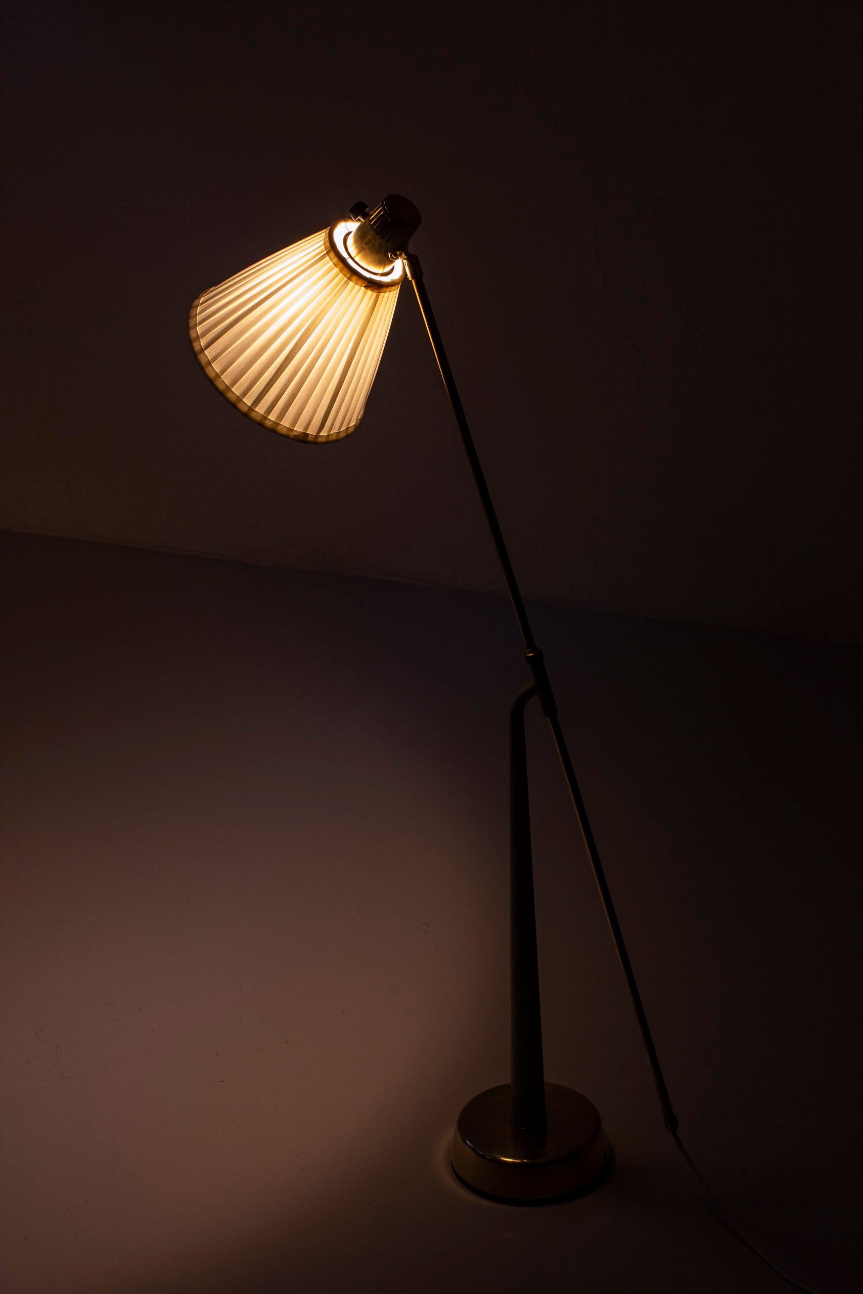 Swedish Modern Floor Lamp 541 by Hans Bergström for Ateljé Lyktan 3