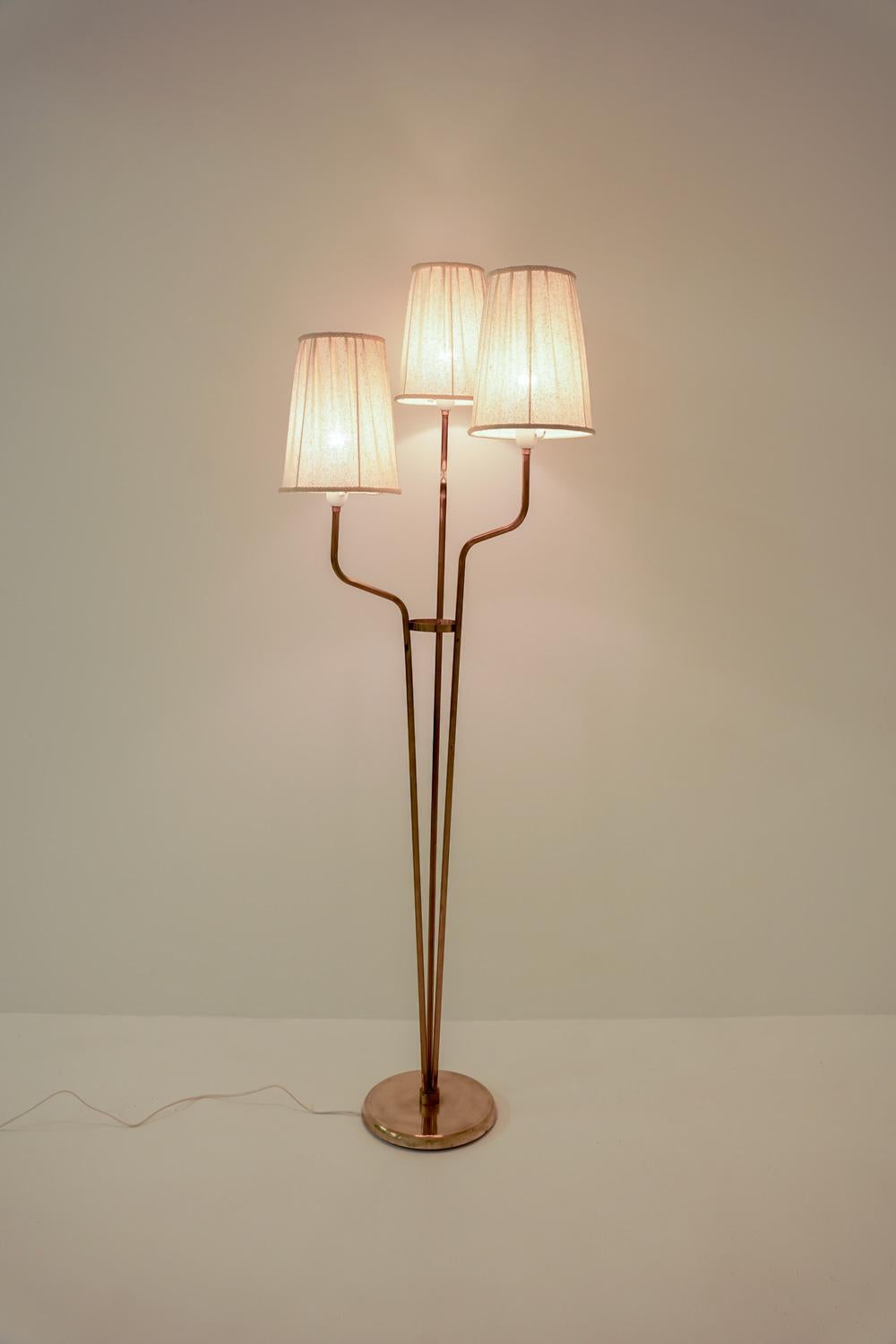 Swedish Modern Floor Lamp siglo XX en venta