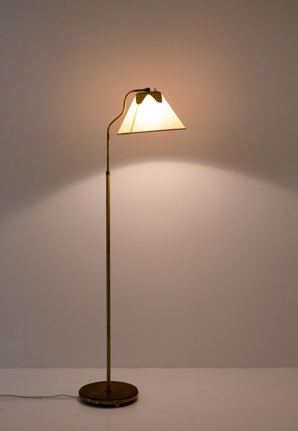 Rare Scandinavian midcentury floor lamp in brass by unknown Swedish manufacturer, 1940s.
Beautiful floor lamp with significant design of the so-called Swedish modern era. The adjustable shade is beautifully covered by a perforated brass ornament.