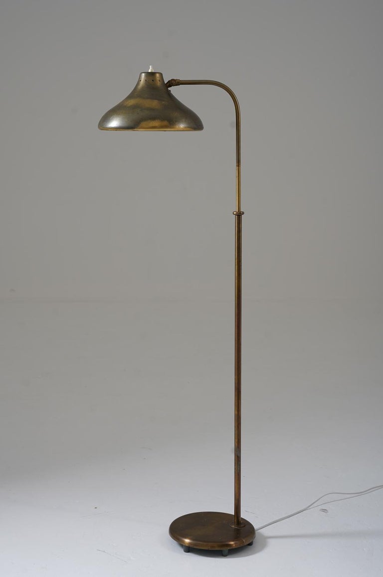 Gå i stykker Bule Implement Swedish Modern Floor Lamp in Brass by Böhlmarks, 1940s For Sale at 1stDibs