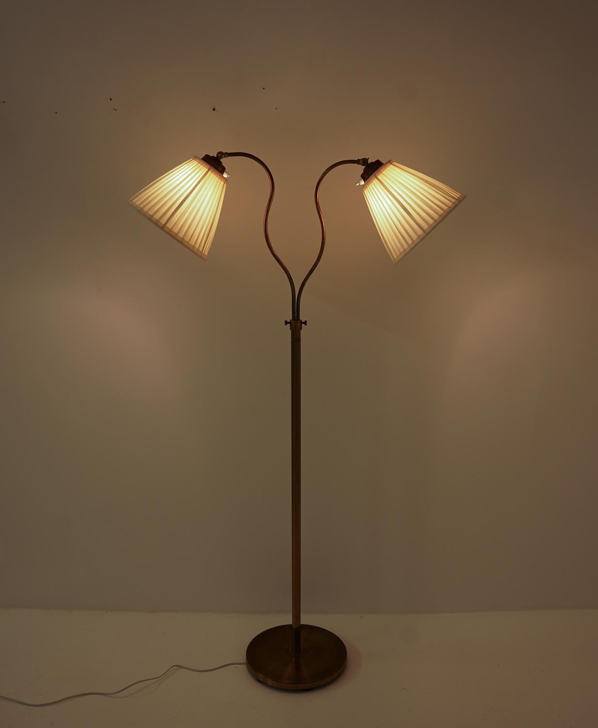 Swedish Modern Floor Lamp in Brass, by Corona, 1940s For Sale 3