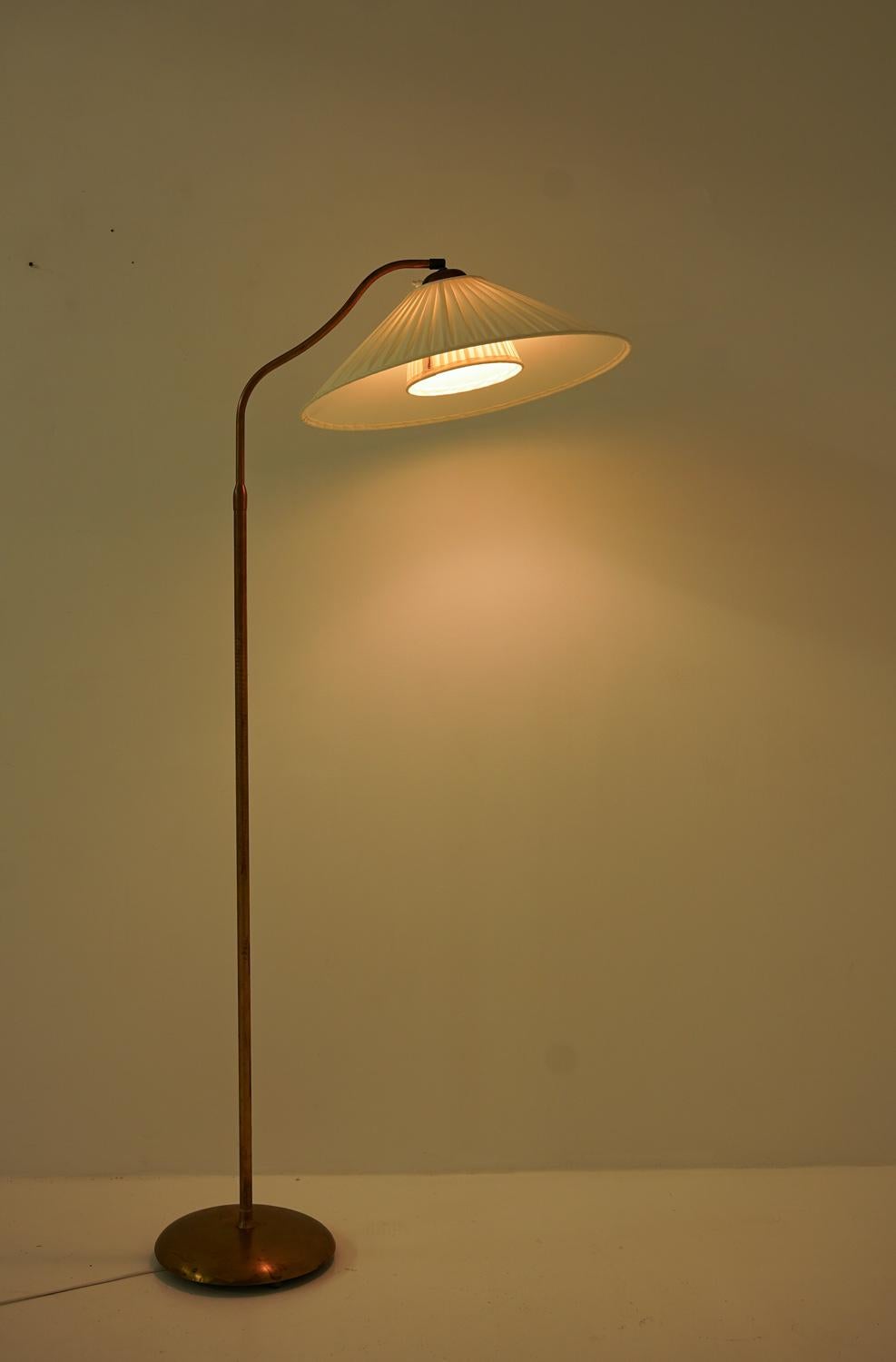 Swedish Modern Floor Lamp in Brass For Sale 5