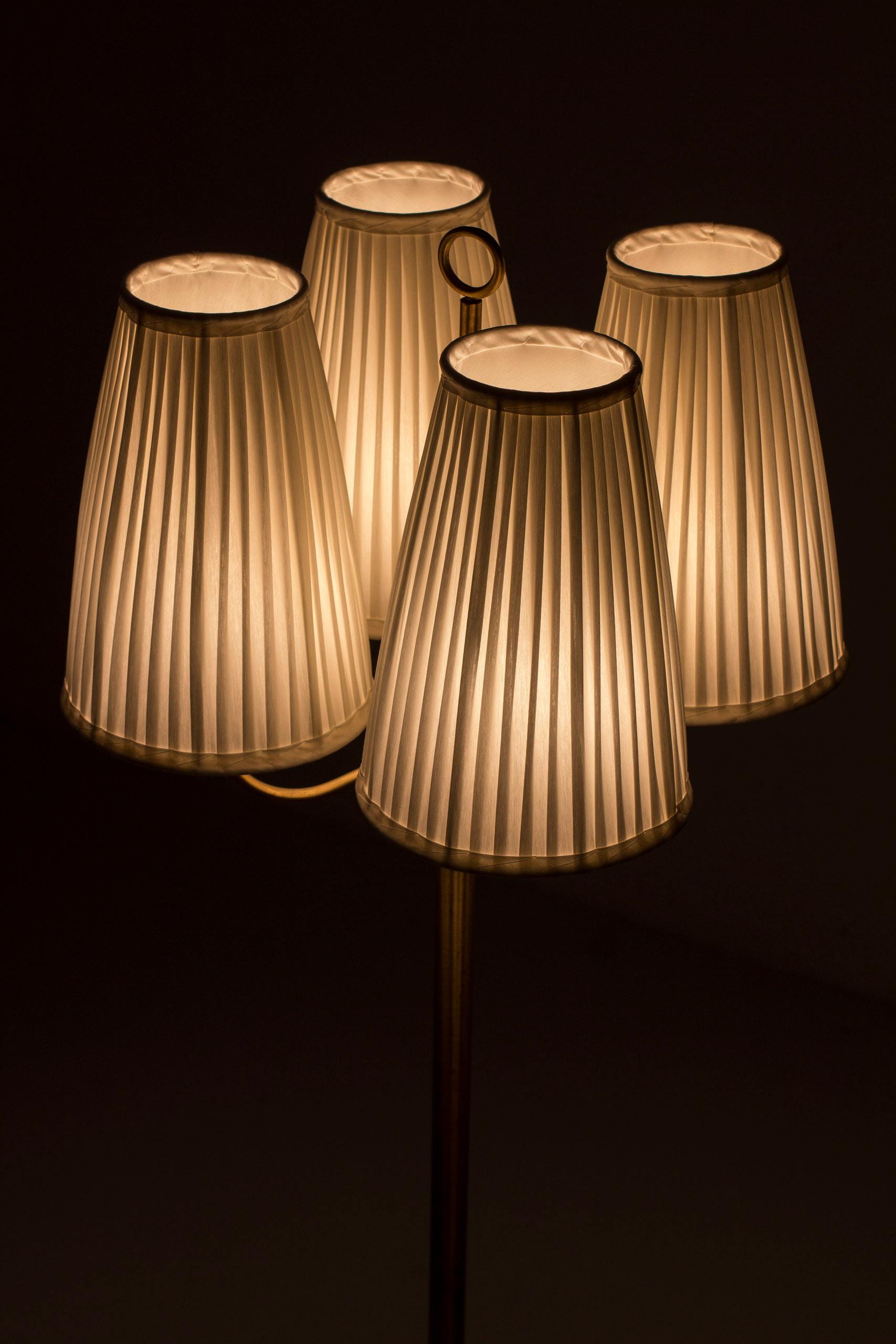 Schwedische moderne Stehlampe aus Messing in der Art von Josef Frank, Schweden, 1940er Jahre im Angebot 3